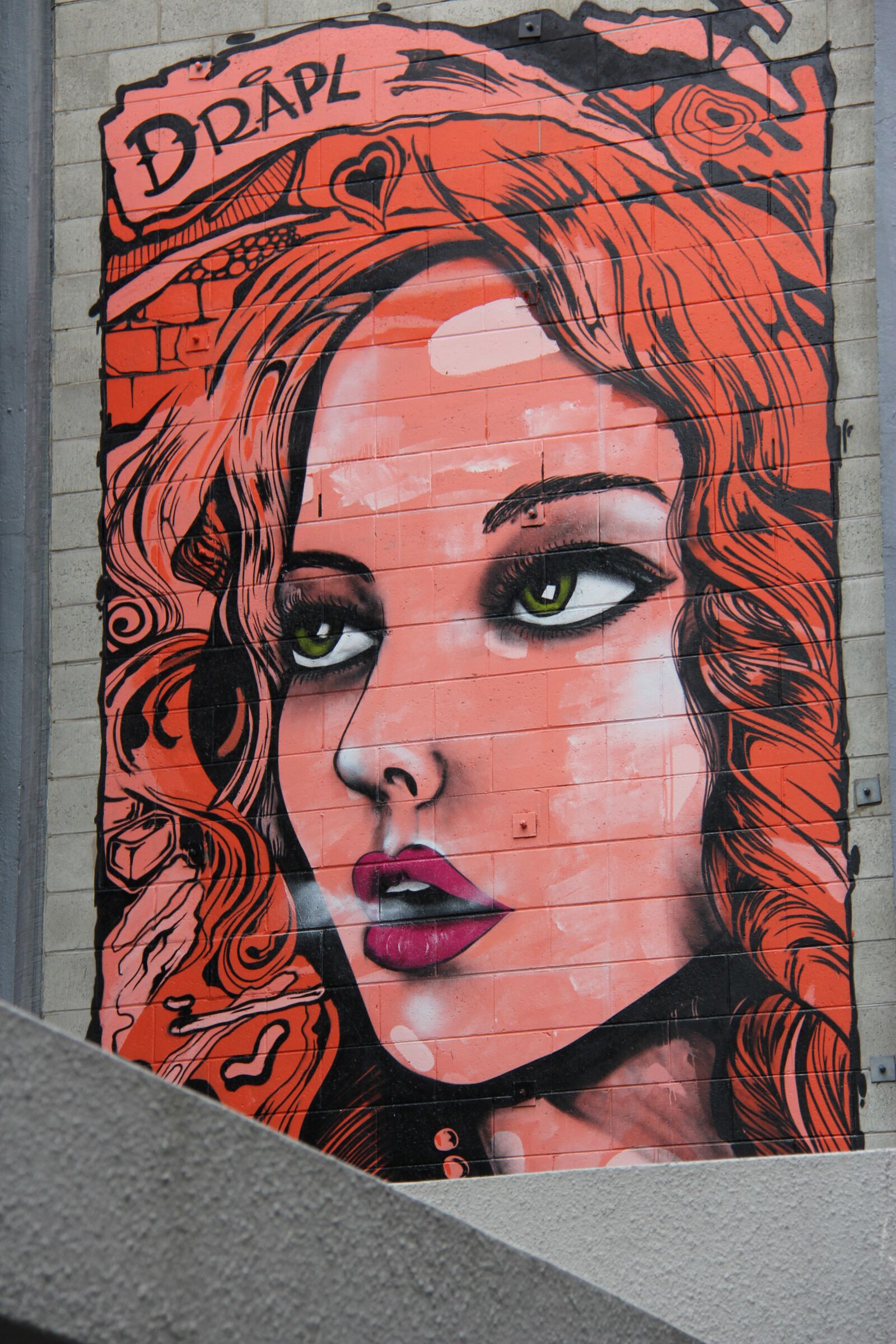 Canon EF-S 18-200mm F3.5-5.6 IS sample photo. Streetart, graffiti, art photography