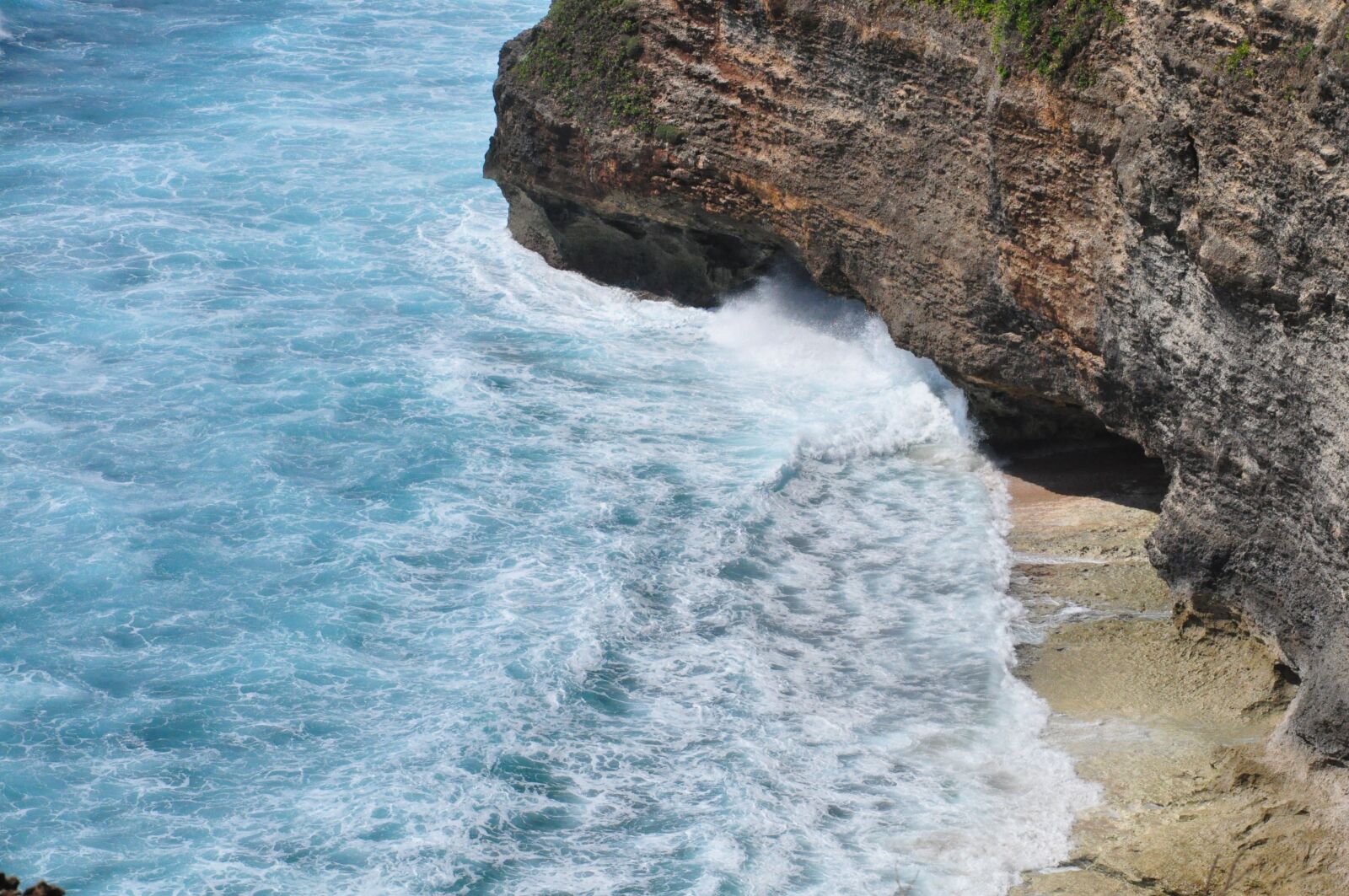 Nikon D90 sample photo. The sea, the waves photography