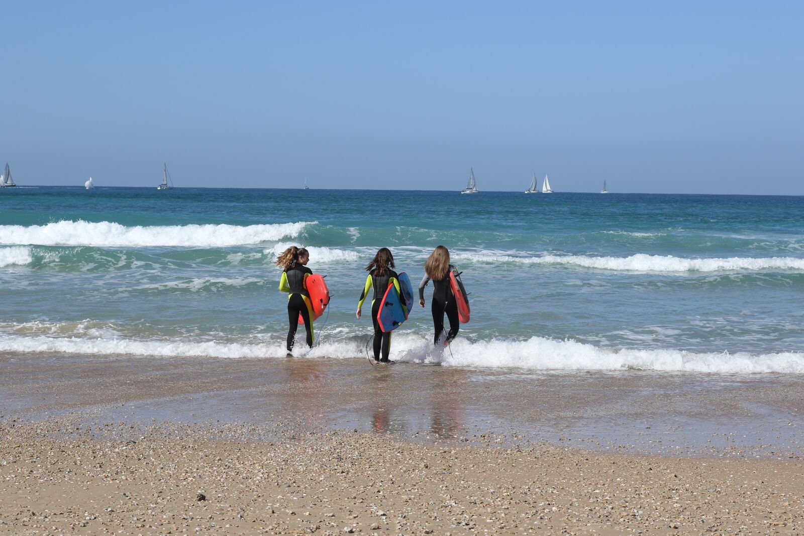 Canon EF 50mm F1.8 STM sample photo. Girls, sea, surfing photography