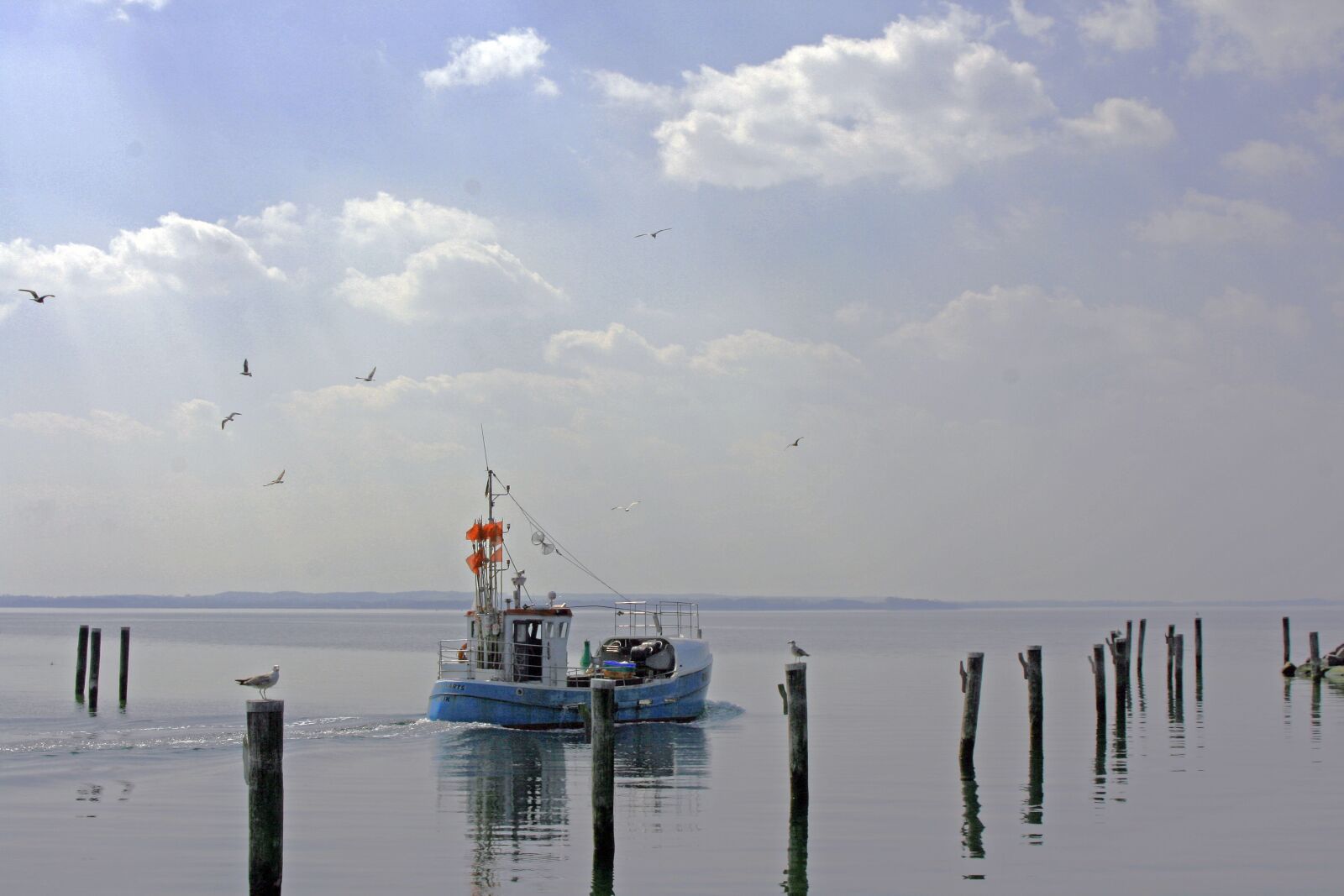 Canon EOS 400D (EOS Digital Rebel XTi / EOS Kiss Digital X) sample photo. North sea, fishing, boat photography