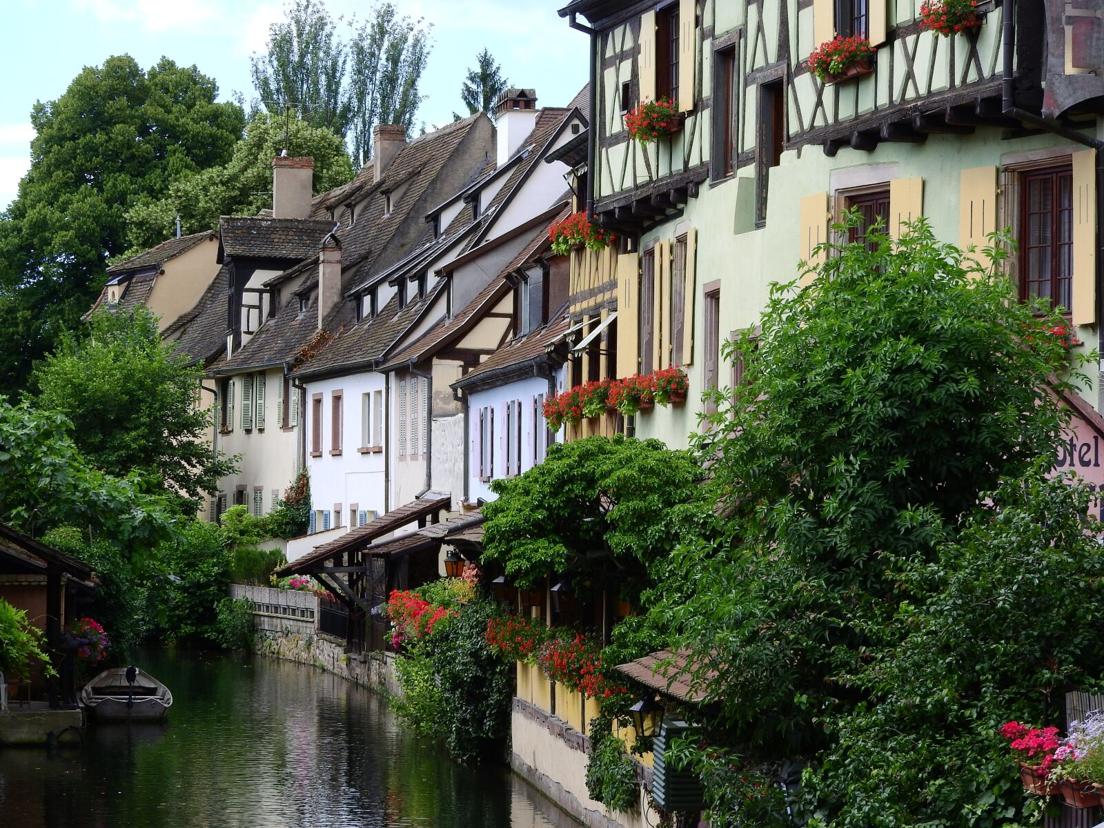 Nikon Coolpix P610 sample photo. Canal, half-timbered houses, historical photography