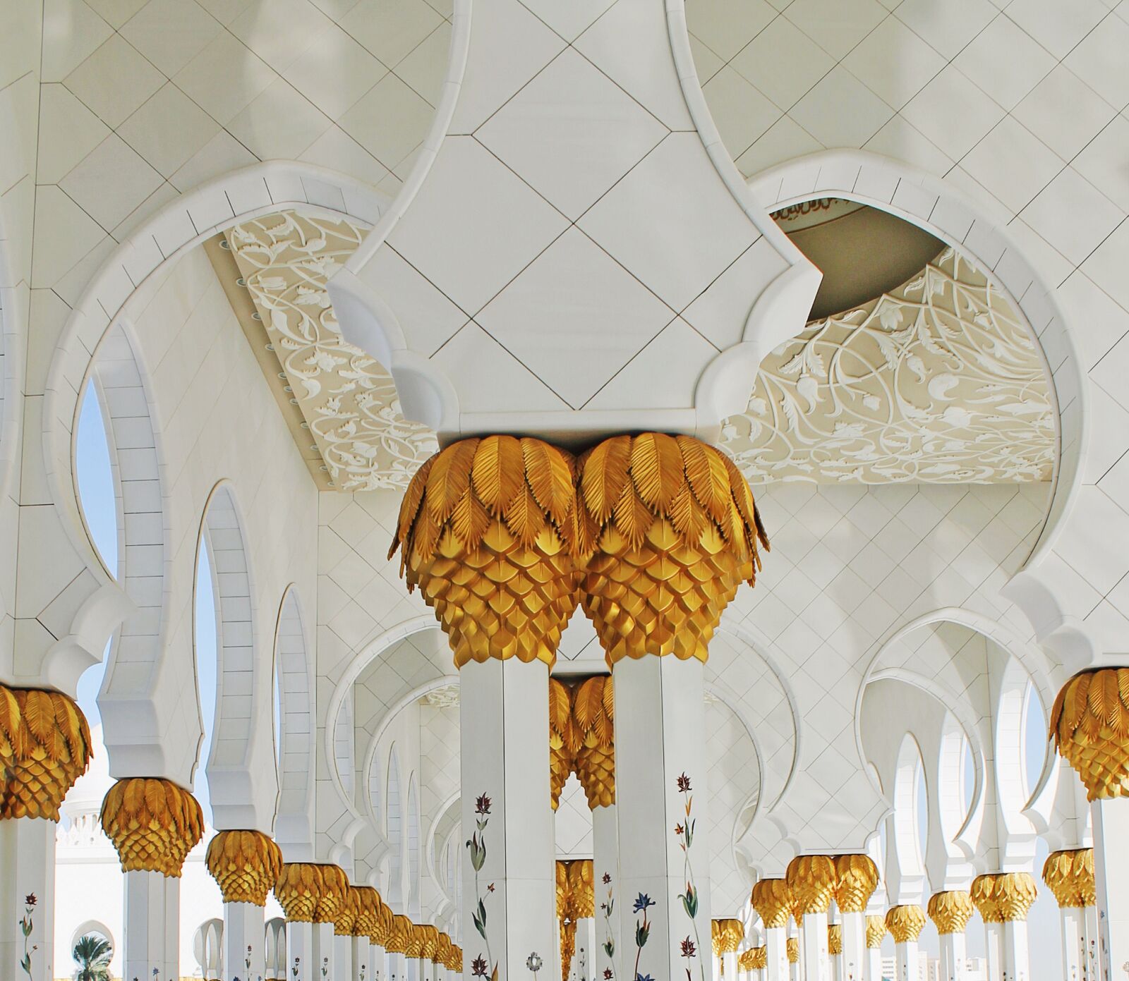 Canon EOS 1100D (EOS Rebel T3 / EOS Kiss X50) sample photo. Decoration, religion, gold photography