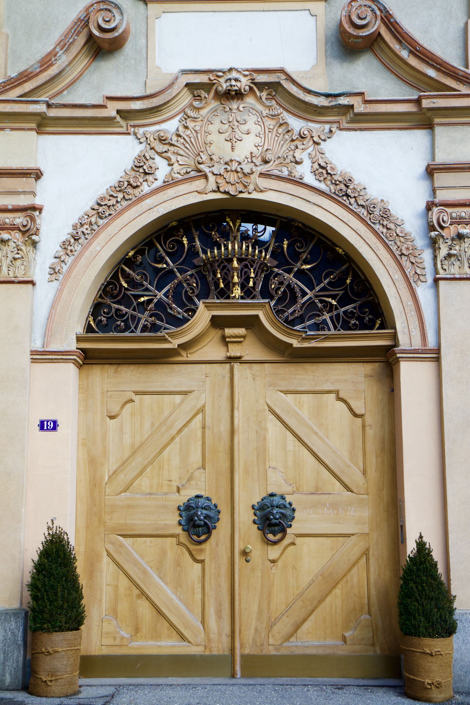 Canon EOS 70D sample photo. Input, goal, door photography