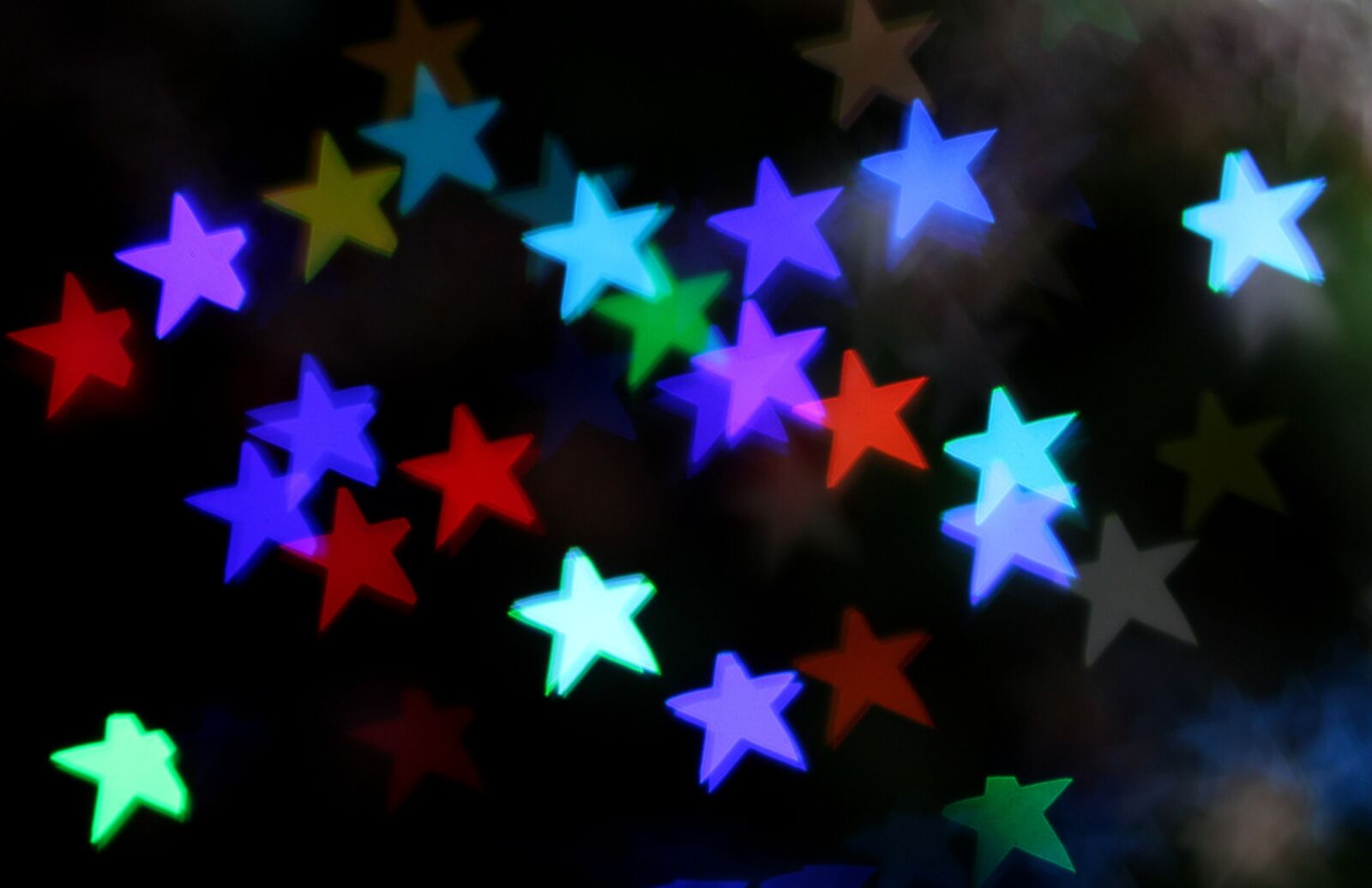 Canon EOS 700D (EOS Rebel T5i / EOS Kiss X7i) + Canon EF 85mm F1.8 USM sample photo. Stars, bokeh, decorations photography