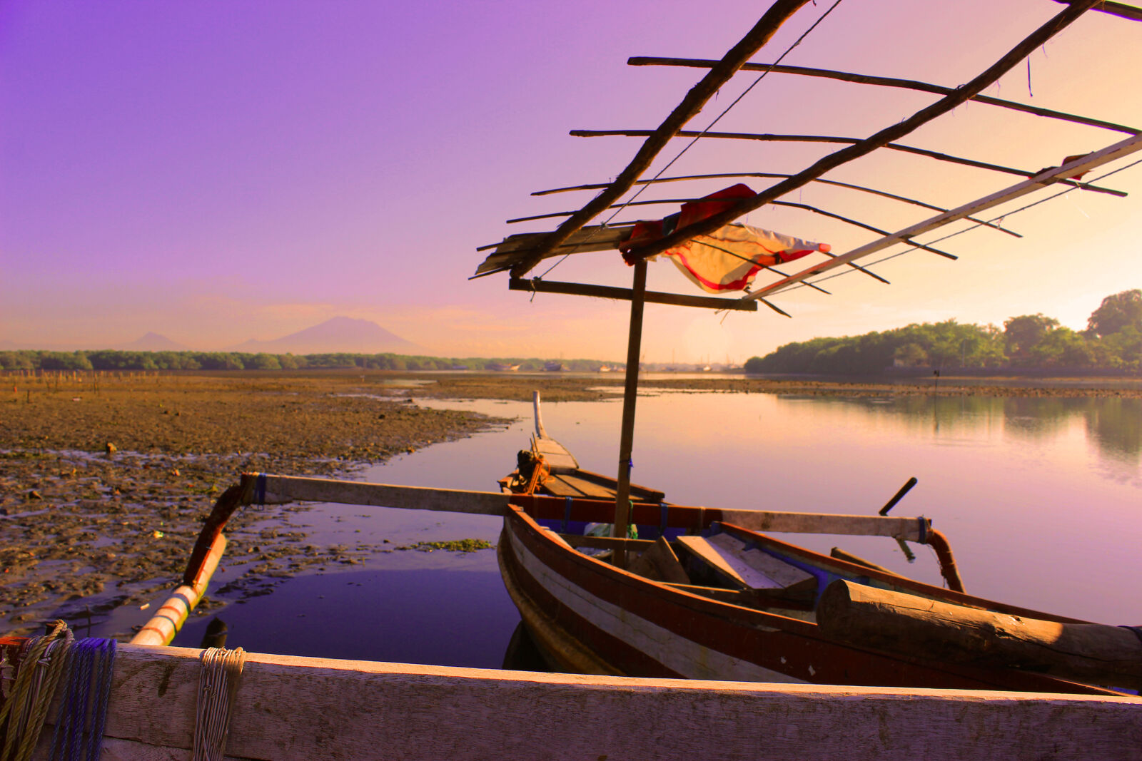 Canon EOS 600D (Rebel EOS T3i / EOS Kiss X5) sample photo. Boat, morning, fun, photoshop photography