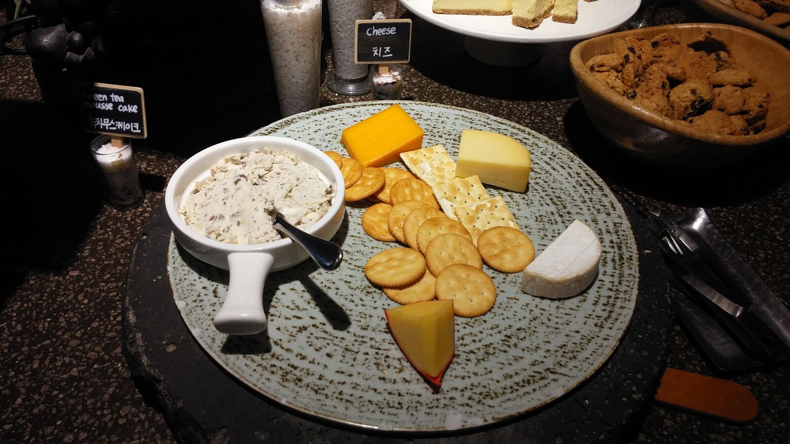 LG G3 CAT.6 sample photo. Cheese, platter, edam photography