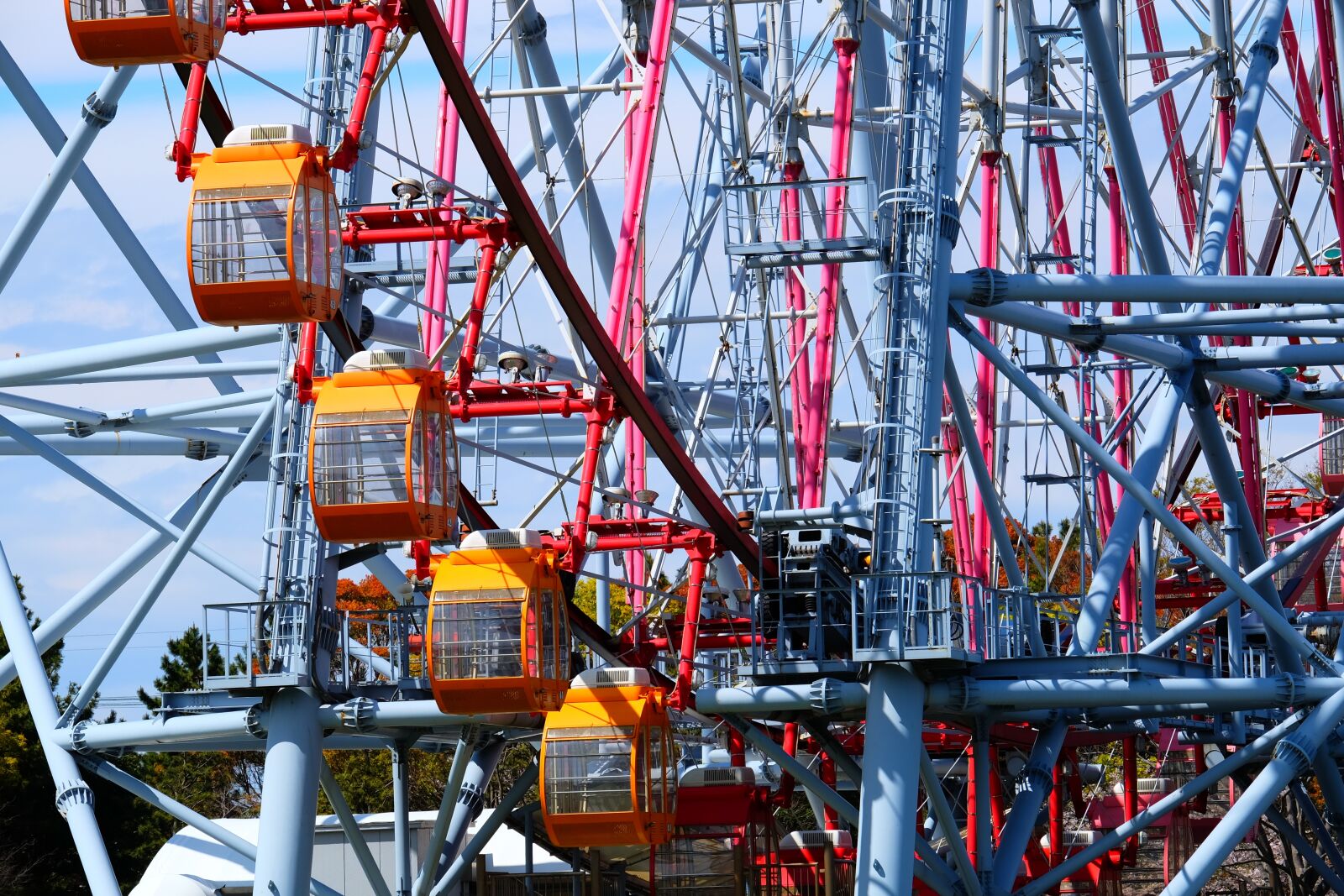 Fujifilm XF 55-200mm F3.5-4.8 R LM OIS sample photo. Ferris wheels, amusement, park photography