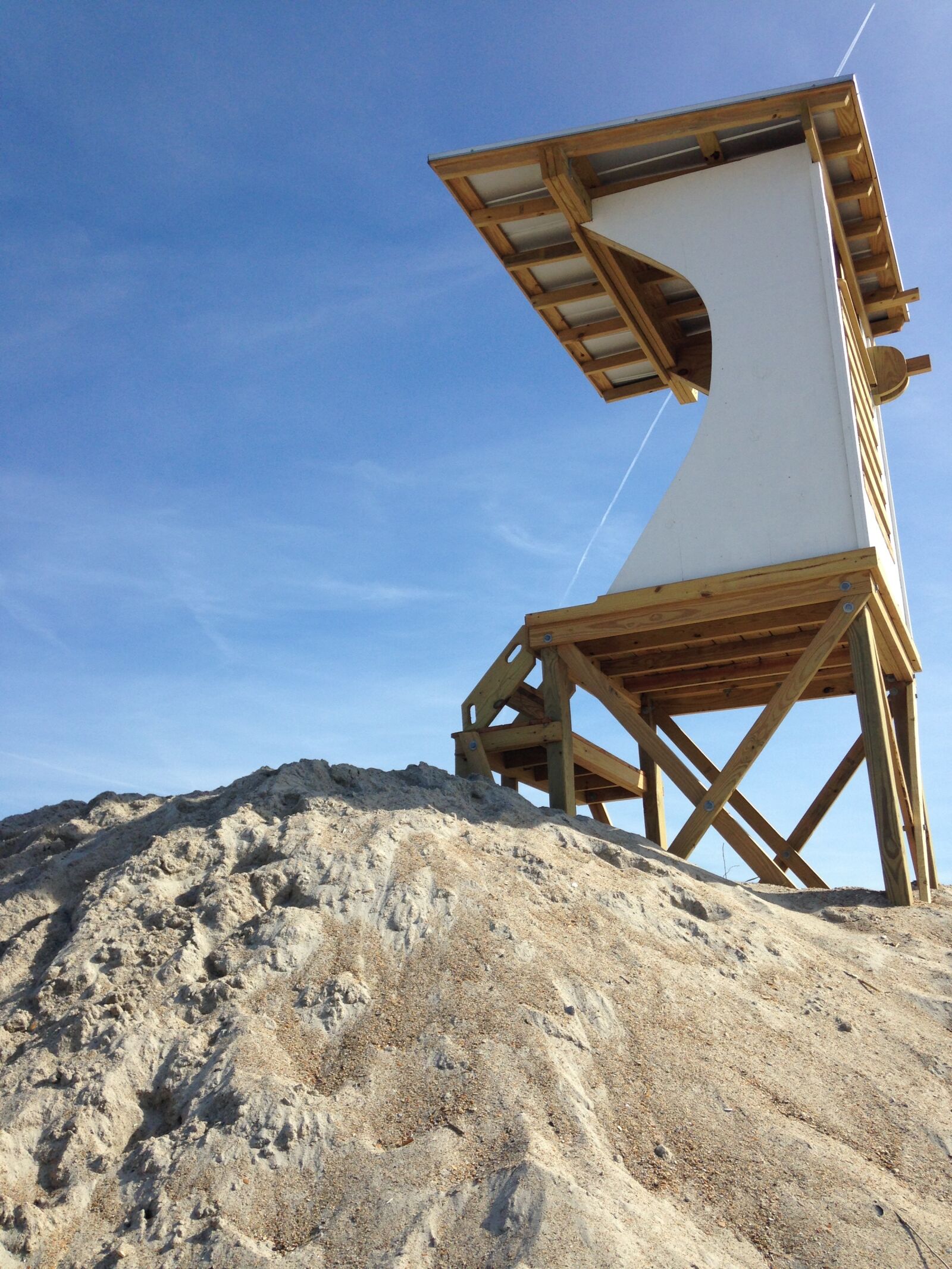 iPhone 5c back camera 4.12mm f/2.4 sample photo. Lifeguard, stand, dunes photography