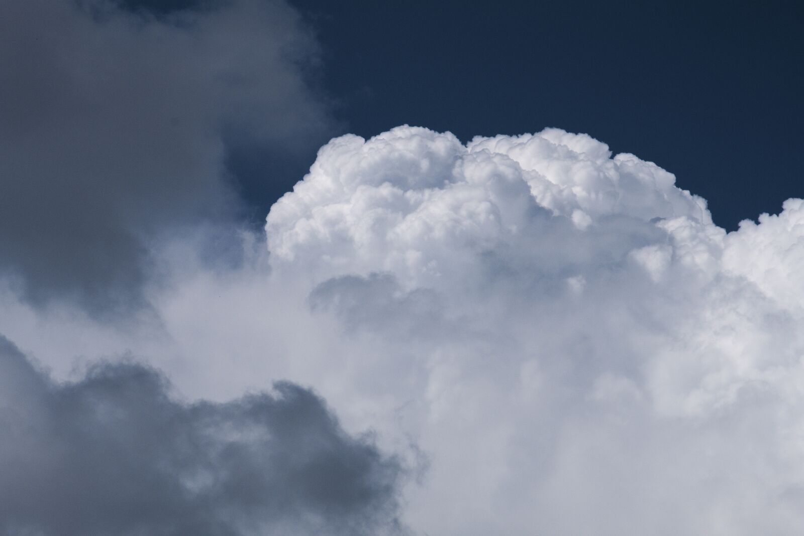 Fujifilm XF 55-200mm F3.5-4.8 R LM OIS sample photo. Clouds, storm, rain photography