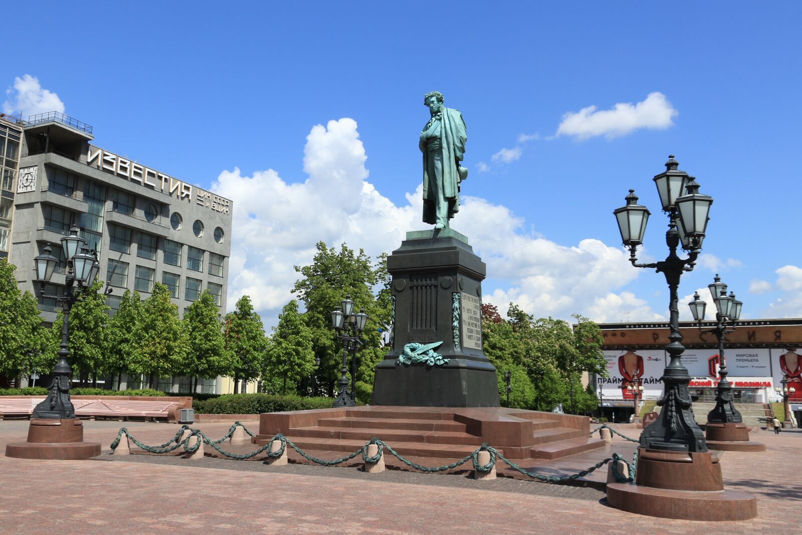 Canon EOS 77D (EOS 9000D / EOS 770D) sample photo. Monument, pushkin, russia photography