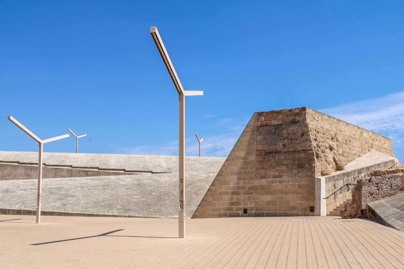 Canon EOS 750D (EOS Rebel T6i / EOS Kiss X8i) sample photo. Mallorca, palma, city wall photography