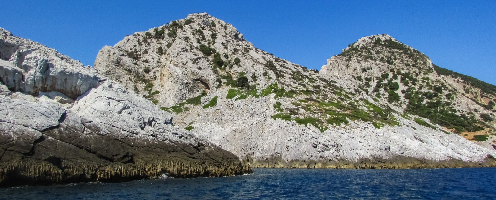 Canon PowerShot SX400 IS sample photo. Rocky coast, cliffs, sea photography