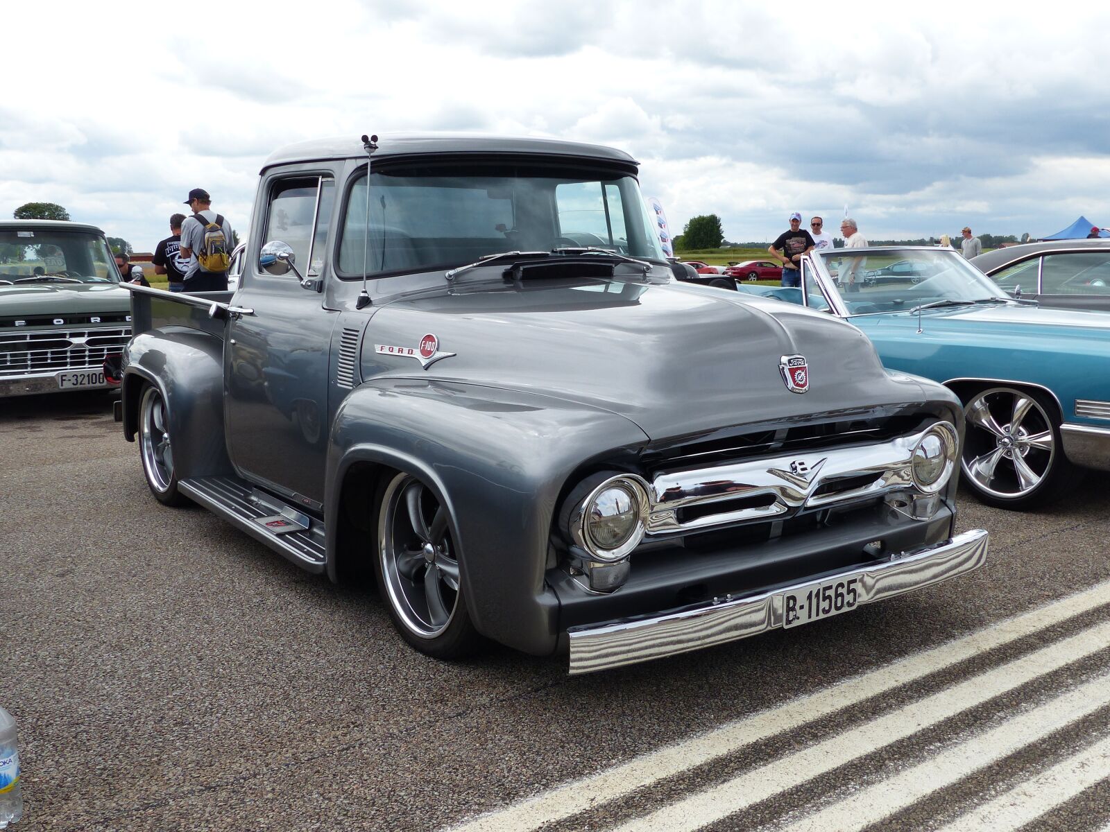 Panasonic Lumix DMC-FZ200 sample photo. Truck, colors, car show photography