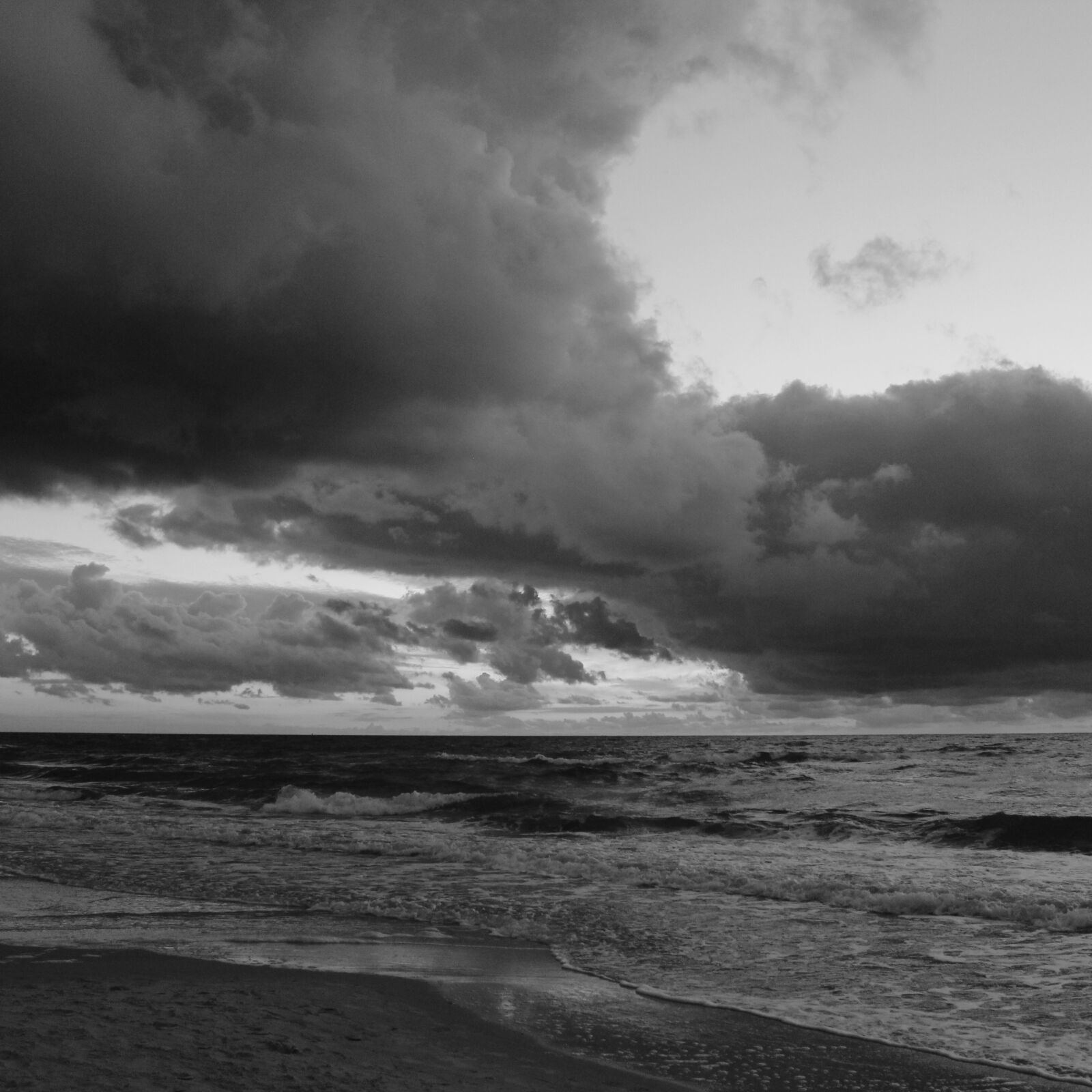 Canon EOS 4000D (EOS Rebel T100 / EOS 3000D) sample photo. Sea, clouds, the horizon photography