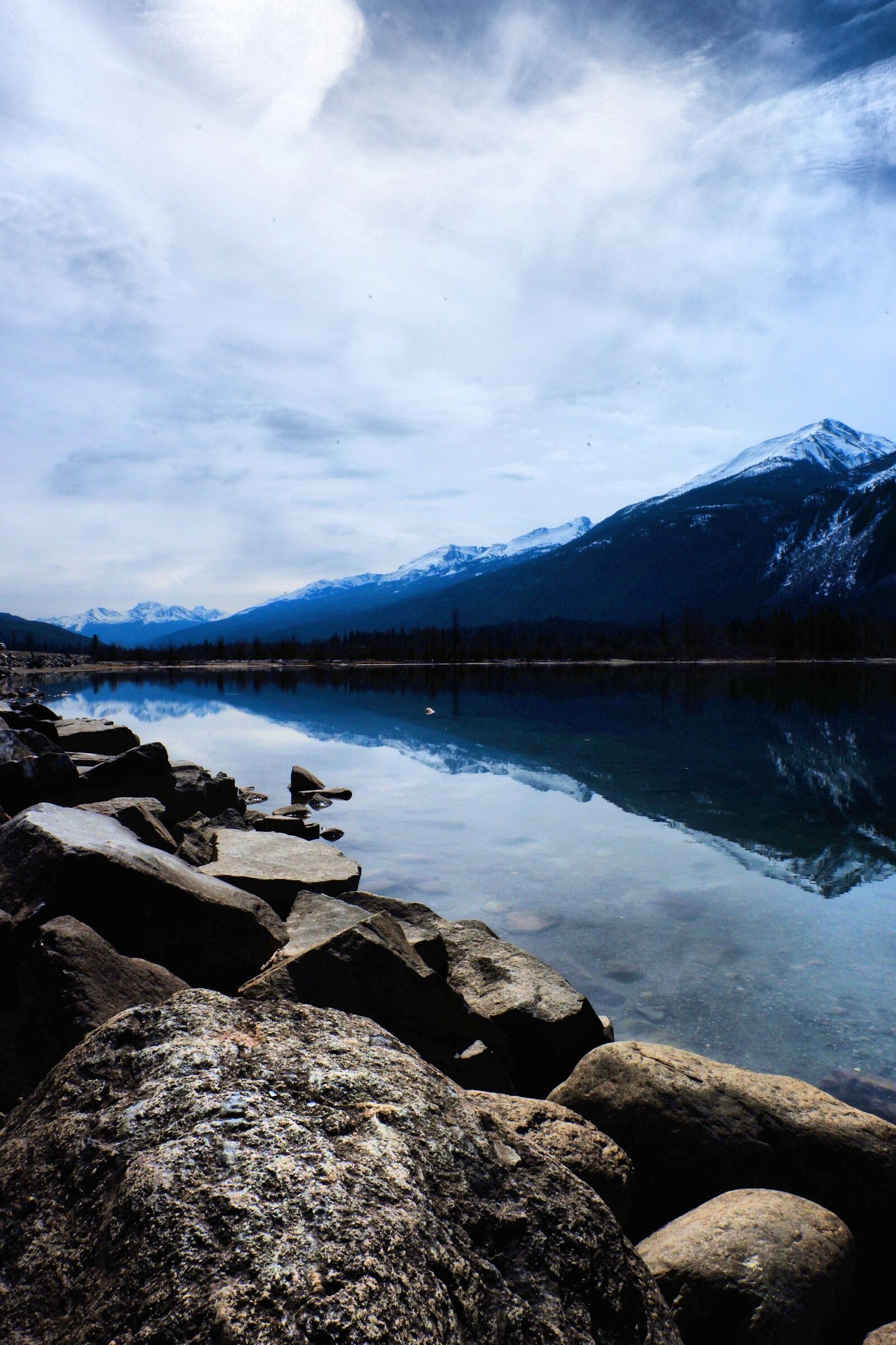 Fujifilm X-A3 + Fujifilm XC 16-50mm F3.5-5.6 OIS II sample photo. Rockies, water, nature photography