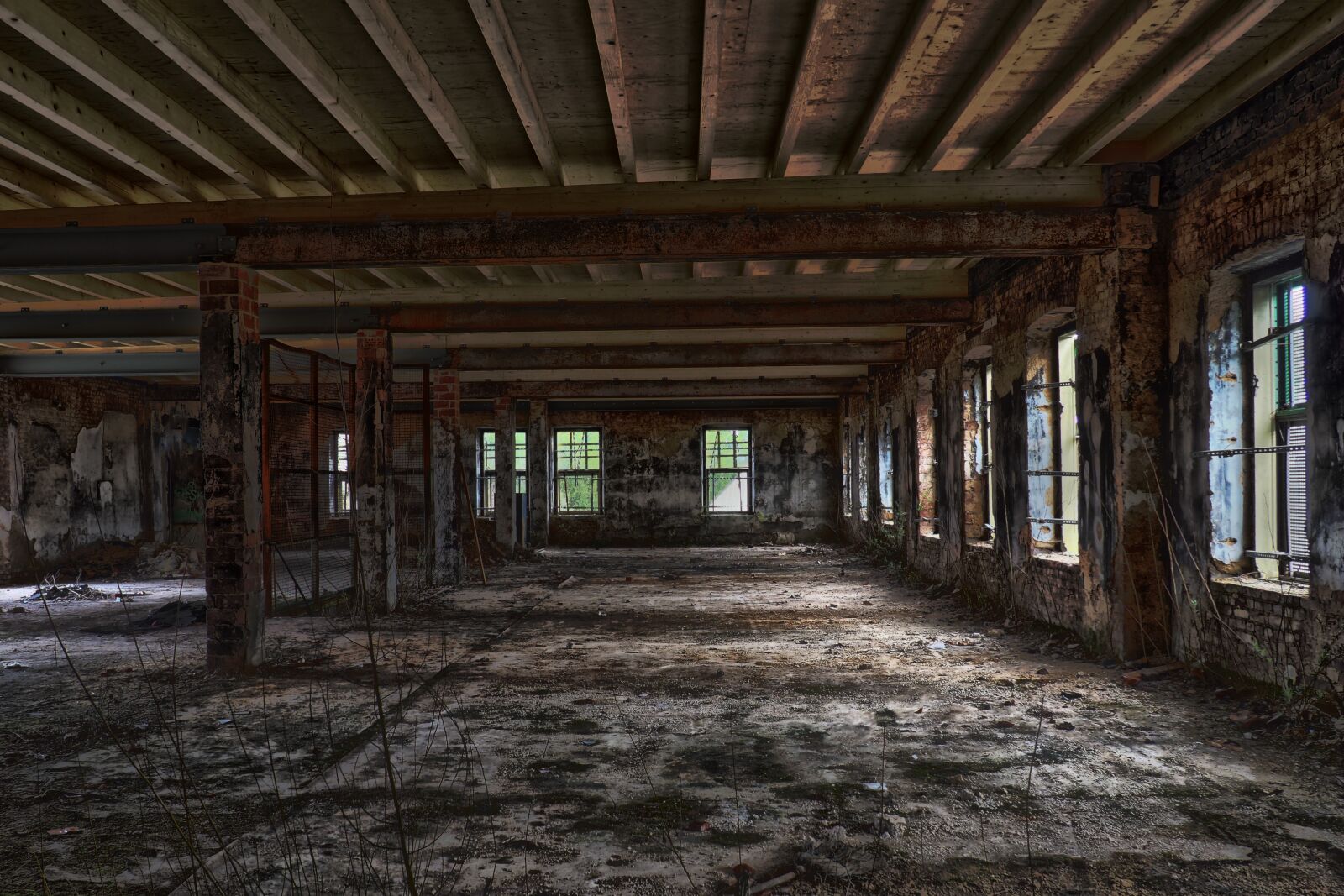 Olympus OM-D E-M10 sample photo. Architecture, abandoned, old photography