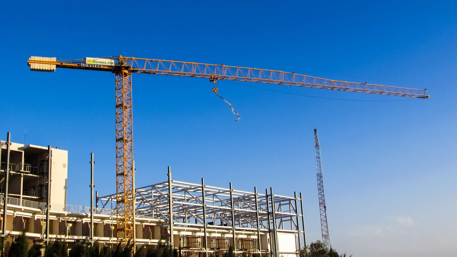 Canon PowerShot SX400 IS sample photo. Crane, lifting, construction photography