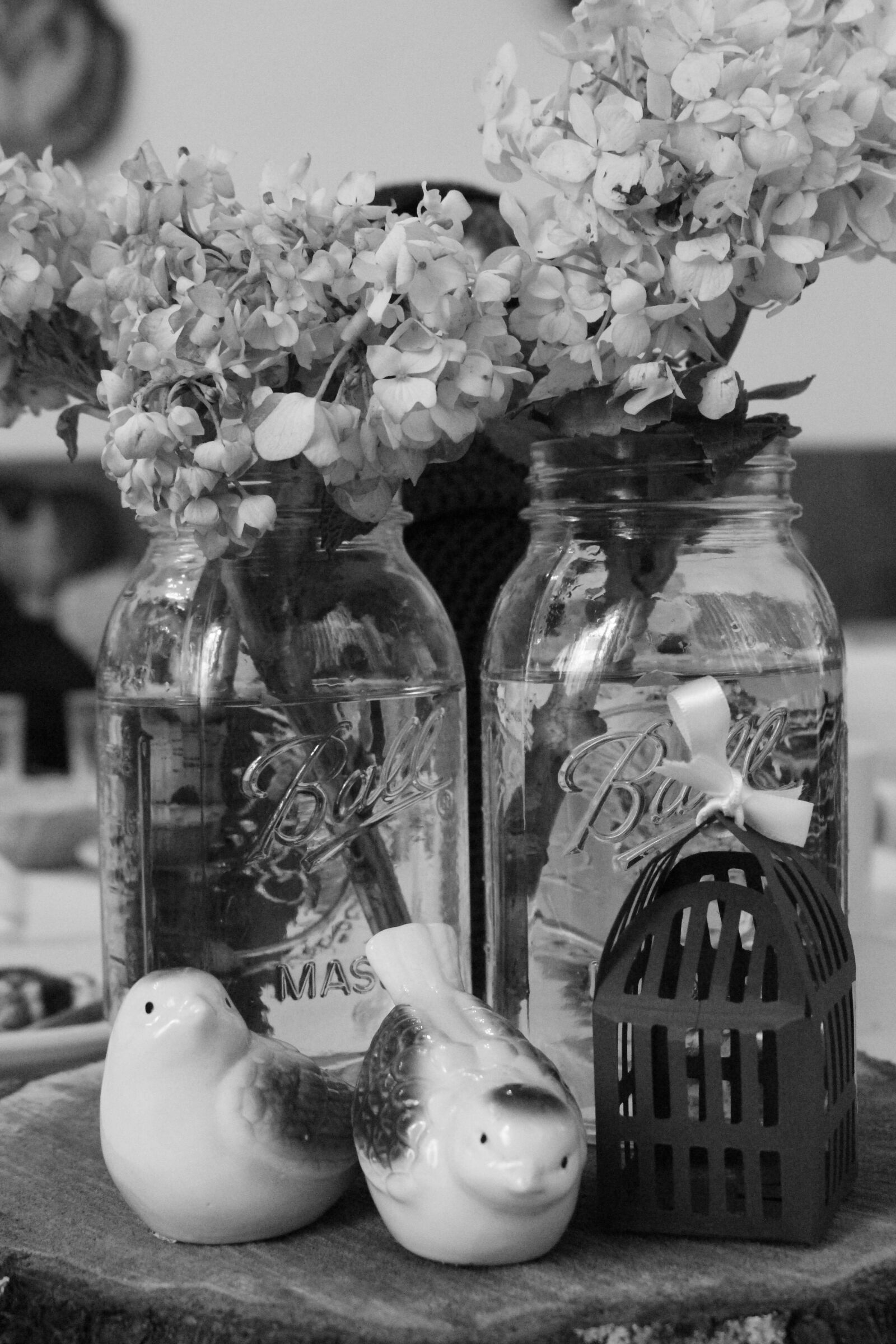 Canon EOS 700D (EOS Rebel T5i / EOS Kiss X7i) sample photo. Birds, flowers, ceramic photography