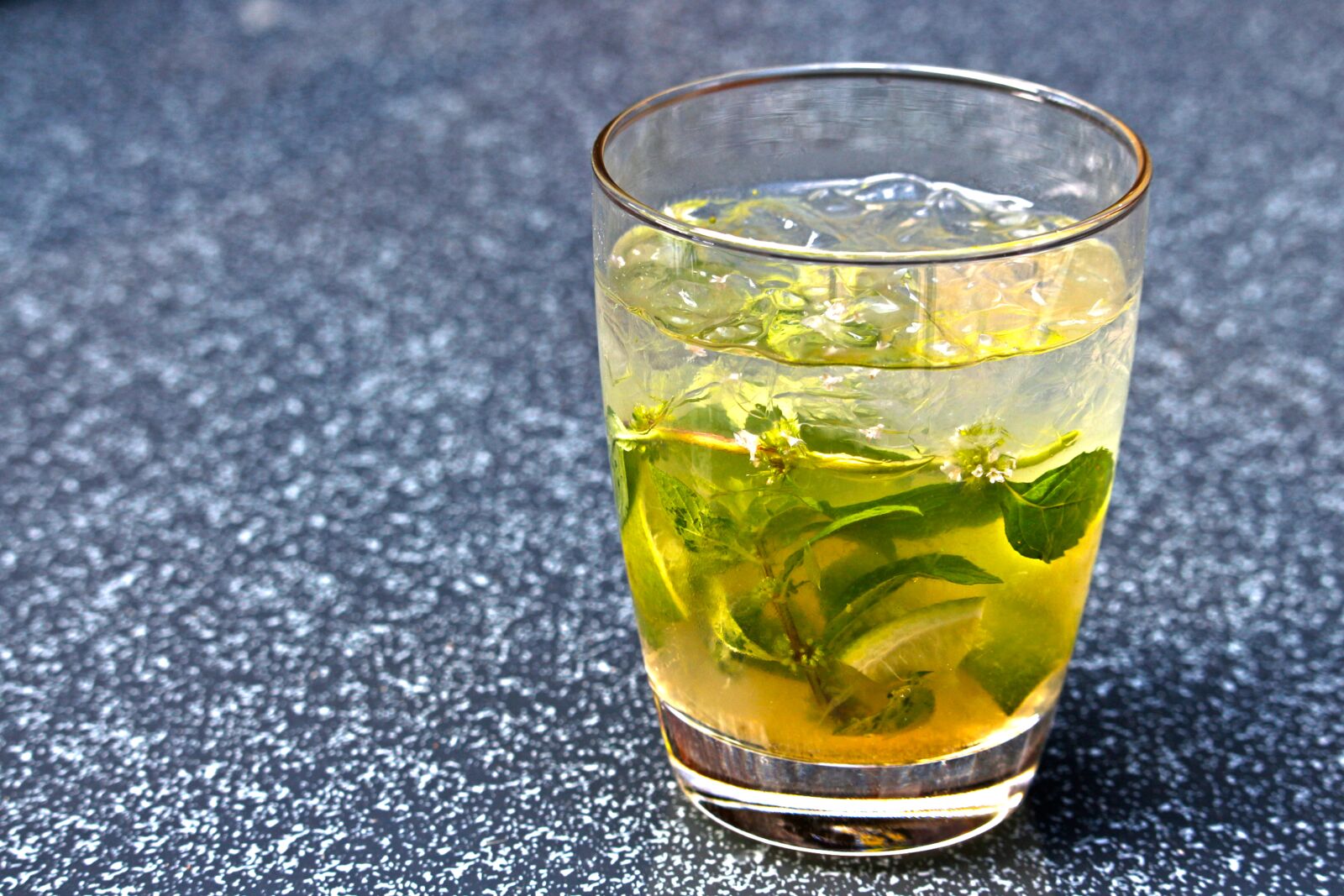 Canon EF-S 55-250mm F4-5.6 IS STM sample photo. Mojito, cocktail, summer photography