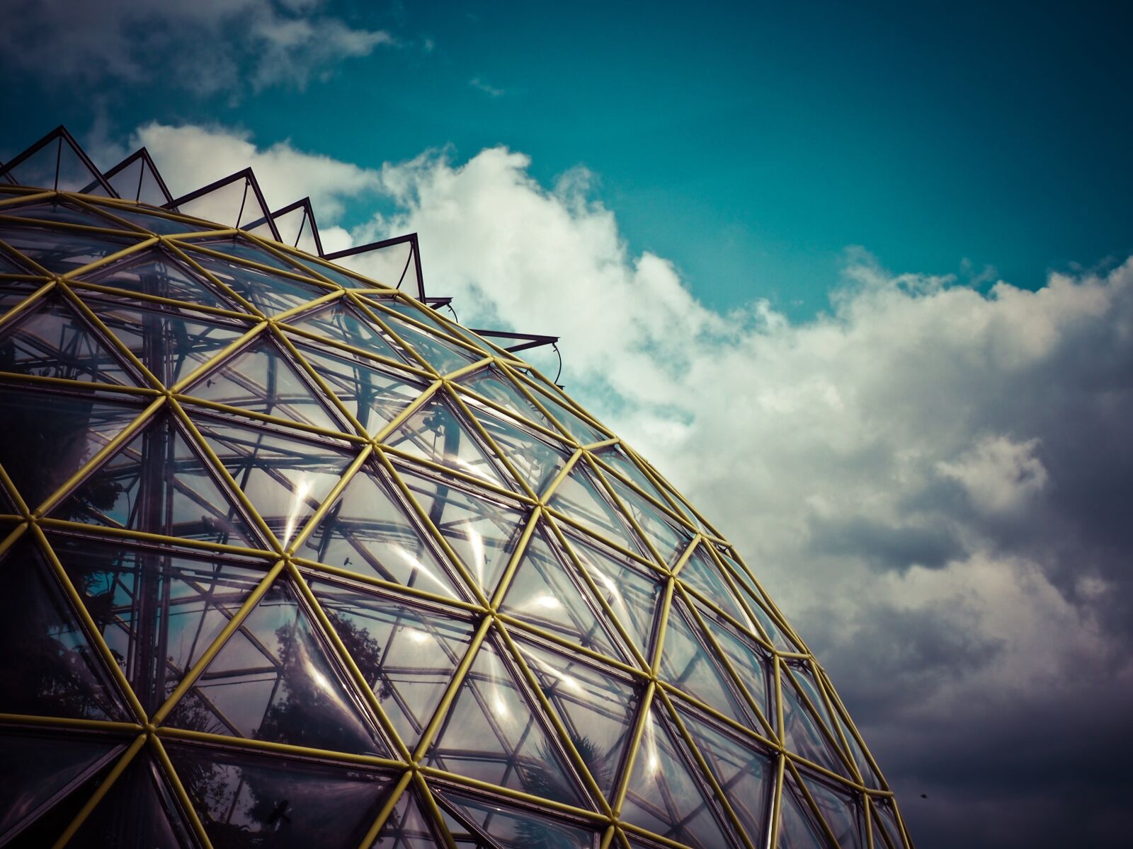 Olympus OM-D E-M10 sample photo. Architecture, modern, glass photography
