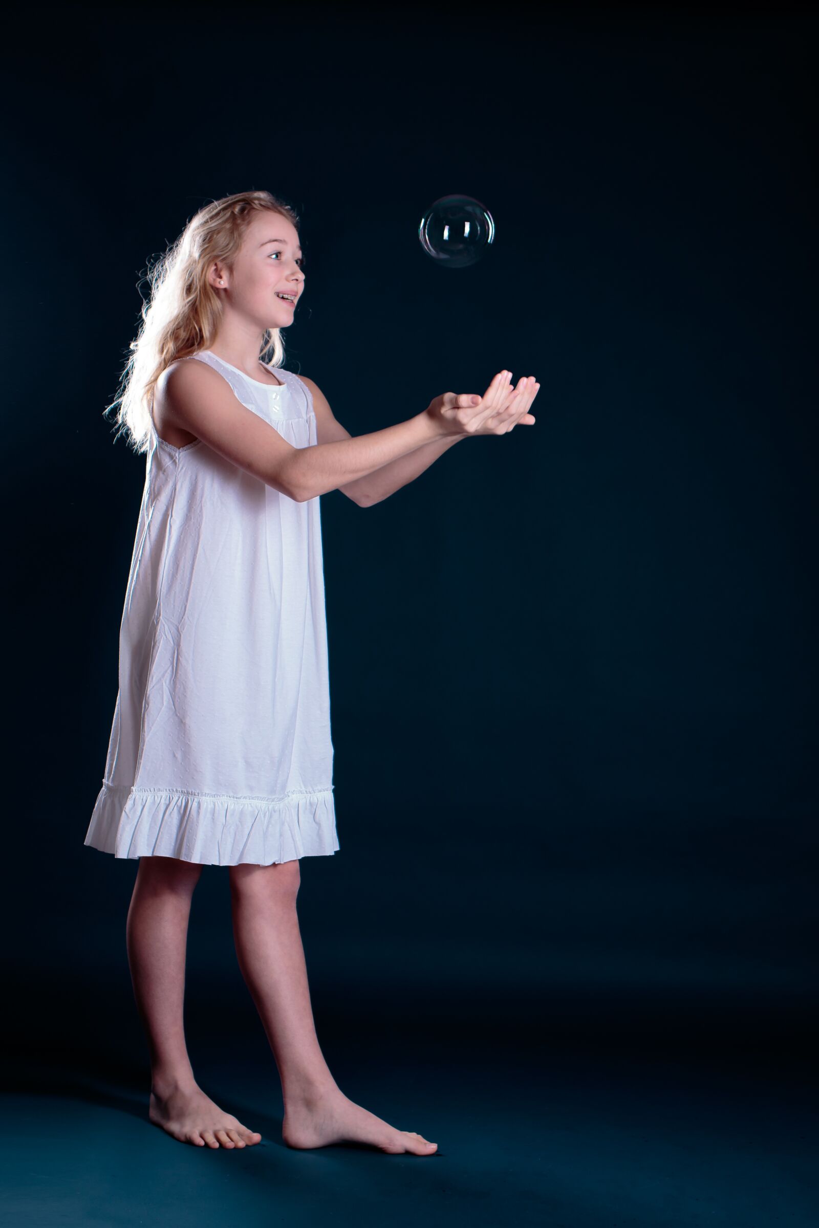 Canon EOS 7D Mark II + Canon EF 35mm F2 IS USM sample photo. Bubbles, girl, child photography