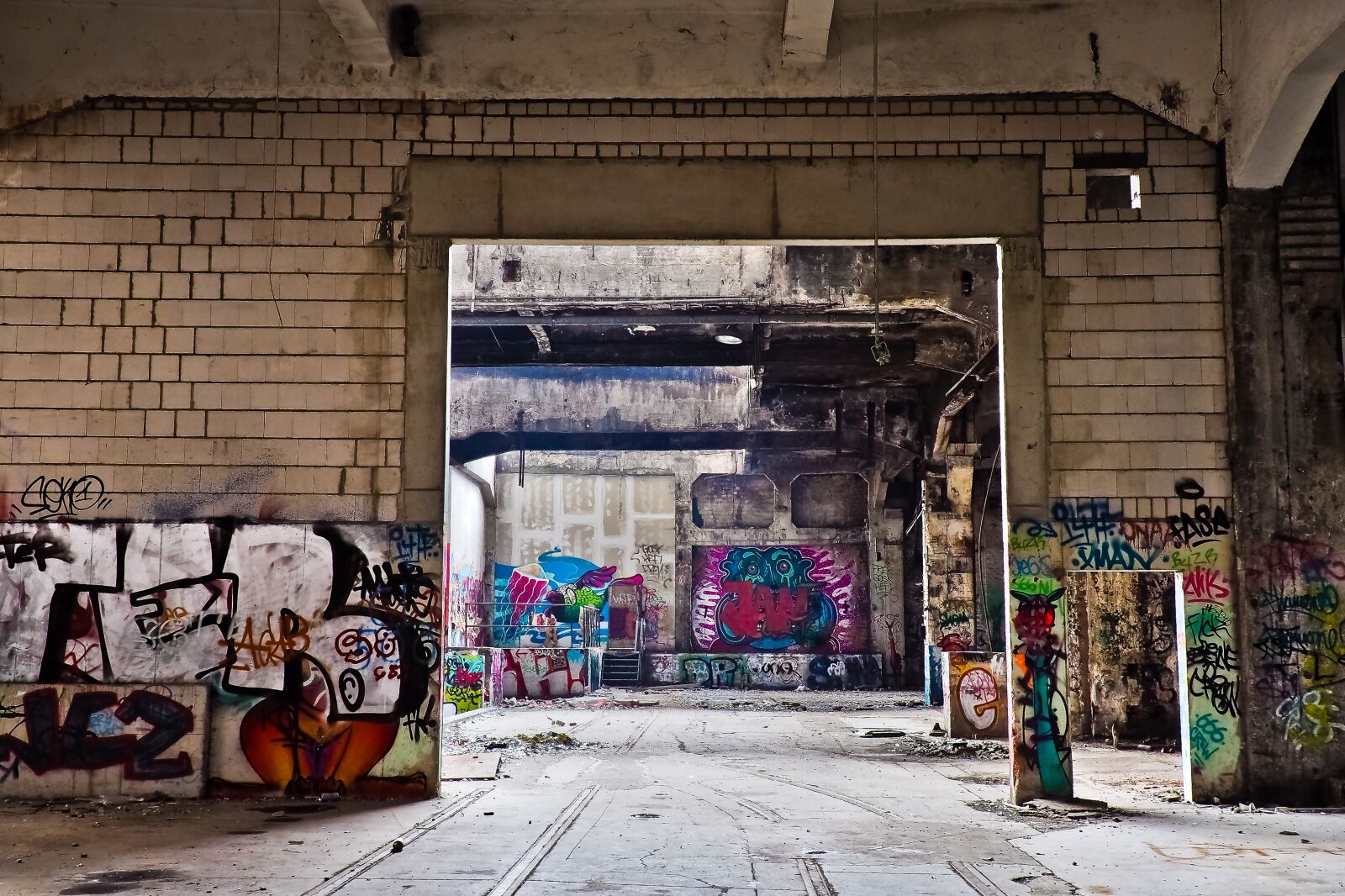 Olympus OM-D E-M10 sample photo. Lost places, rooms, abandoned photography