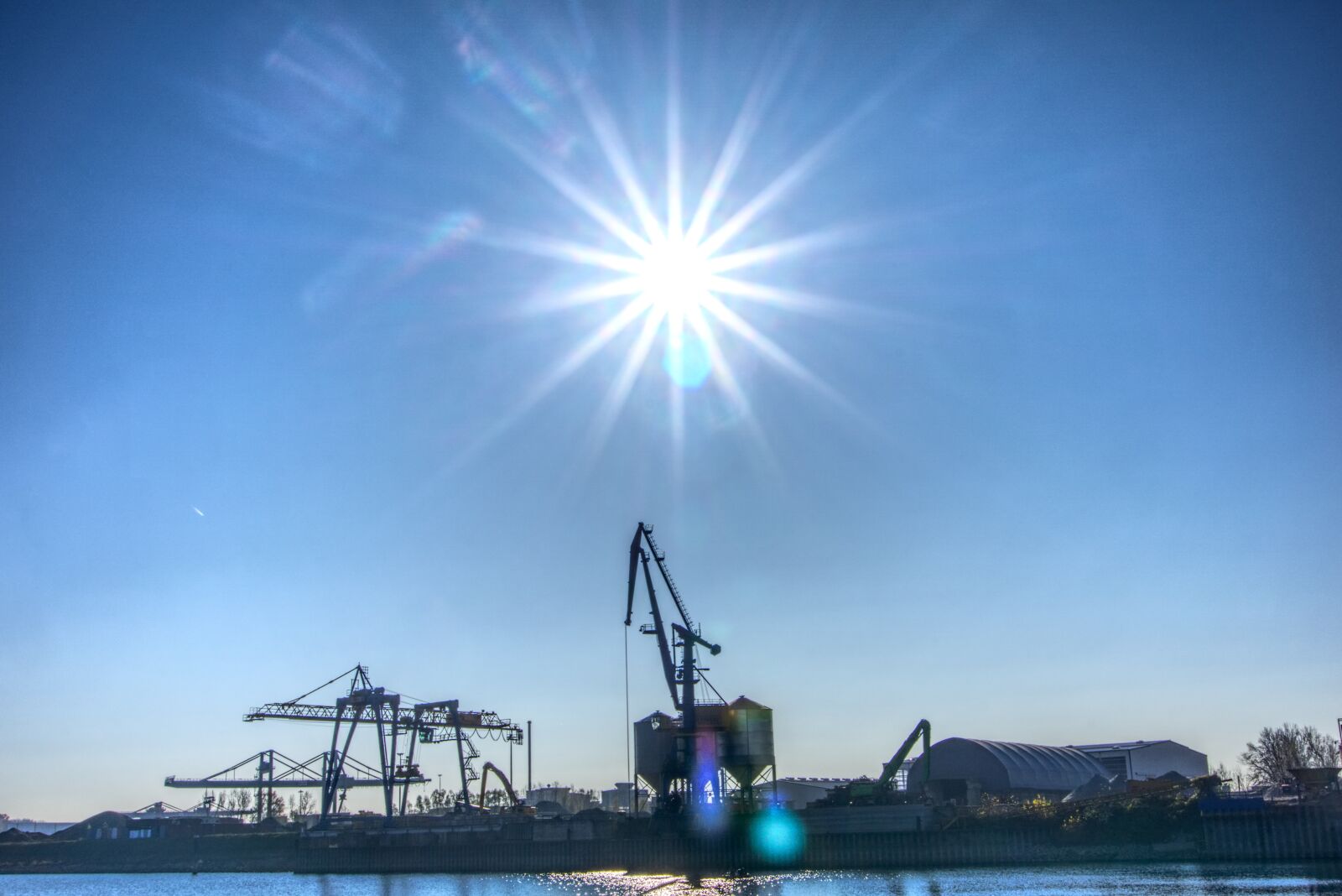 Sony a6000 sample photo. Sun, backlighting, dazzling star photography