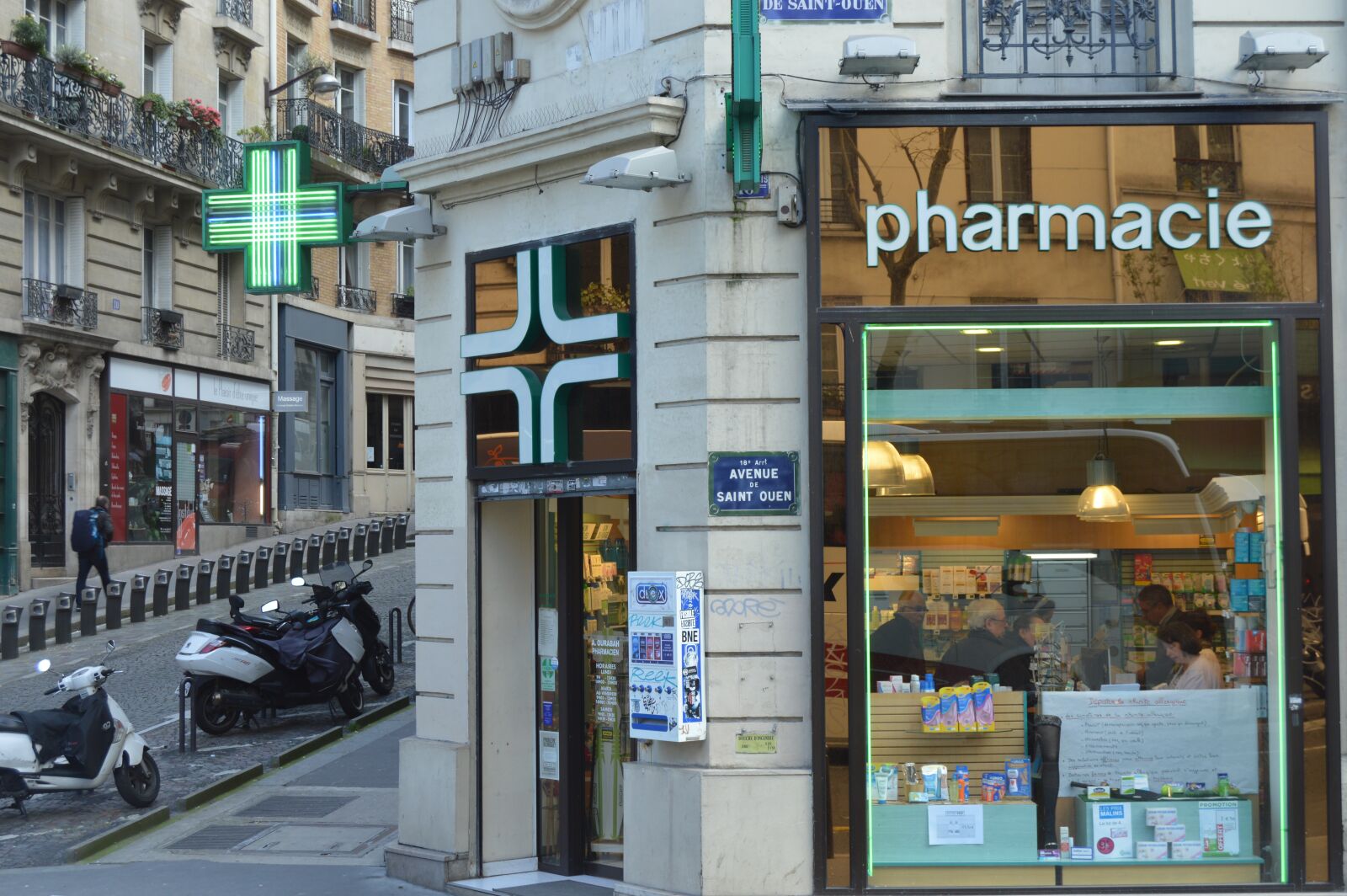 Nikon D3200 sample photo. France, paris pharmacy, streets photography