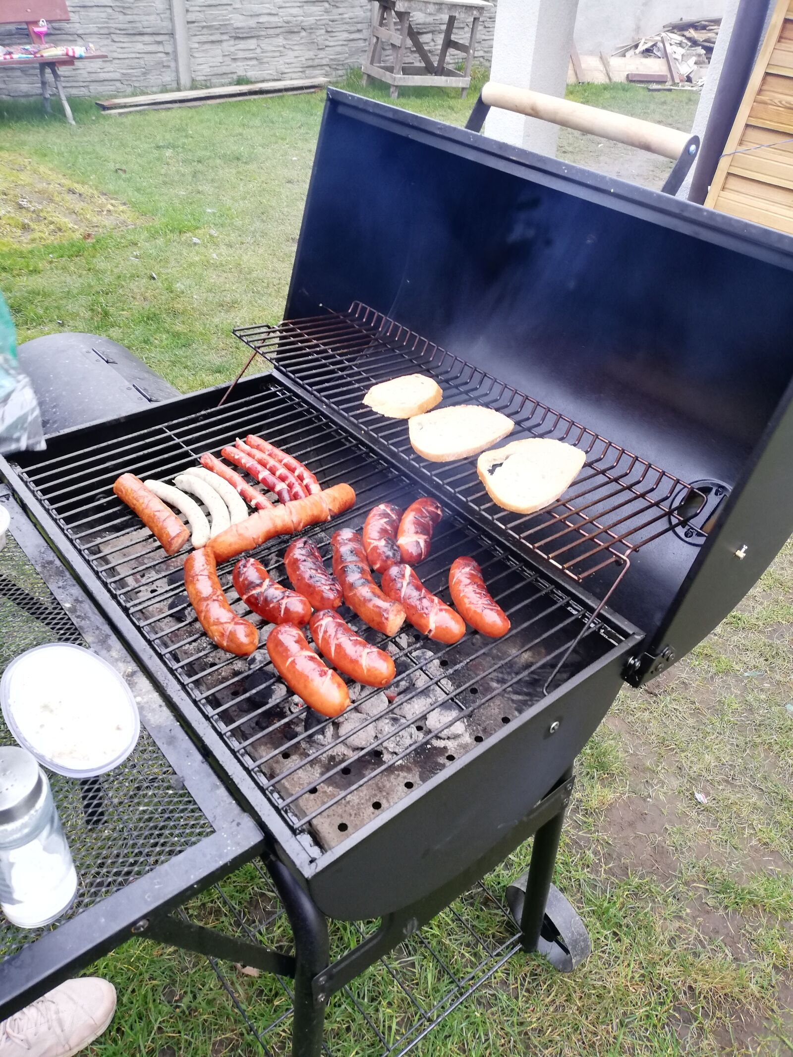 HUAWEI P20 lite sample photo. Grill, sausage, bread photography