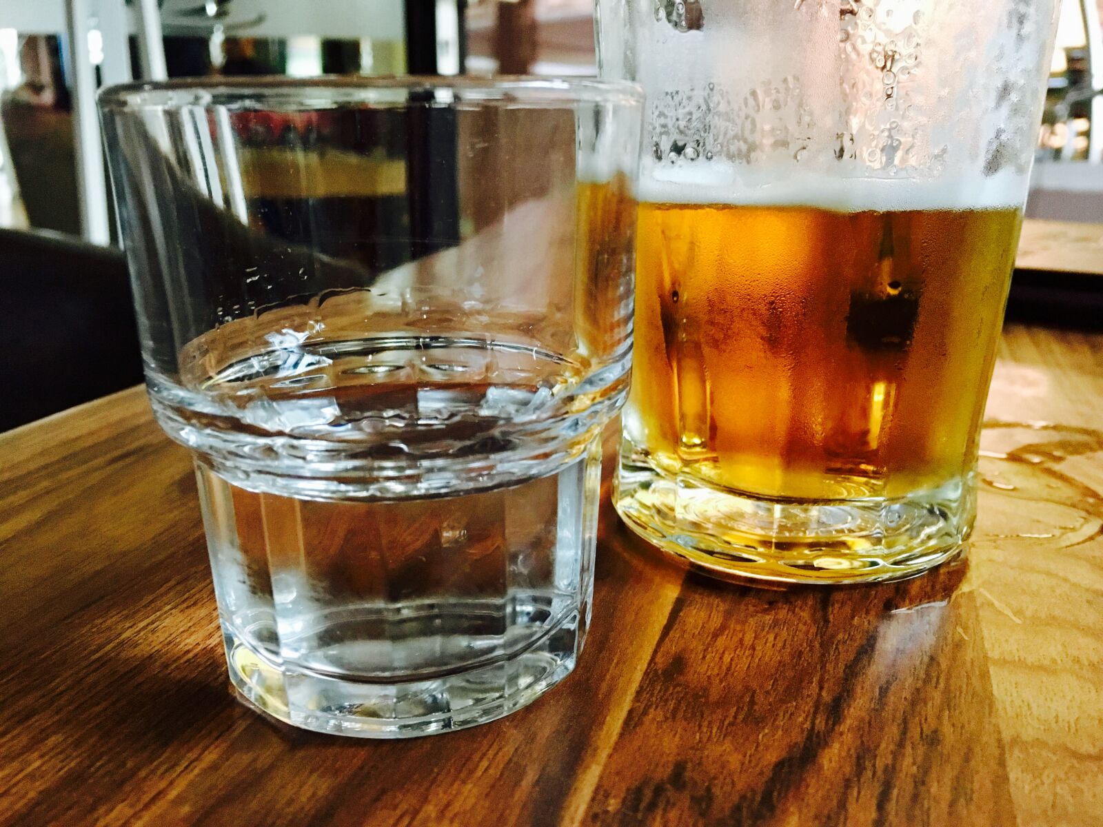 iPhone SE back camera 4.15mm f/2.2 sample photo. Alcohol, bar, beer, chilling photography