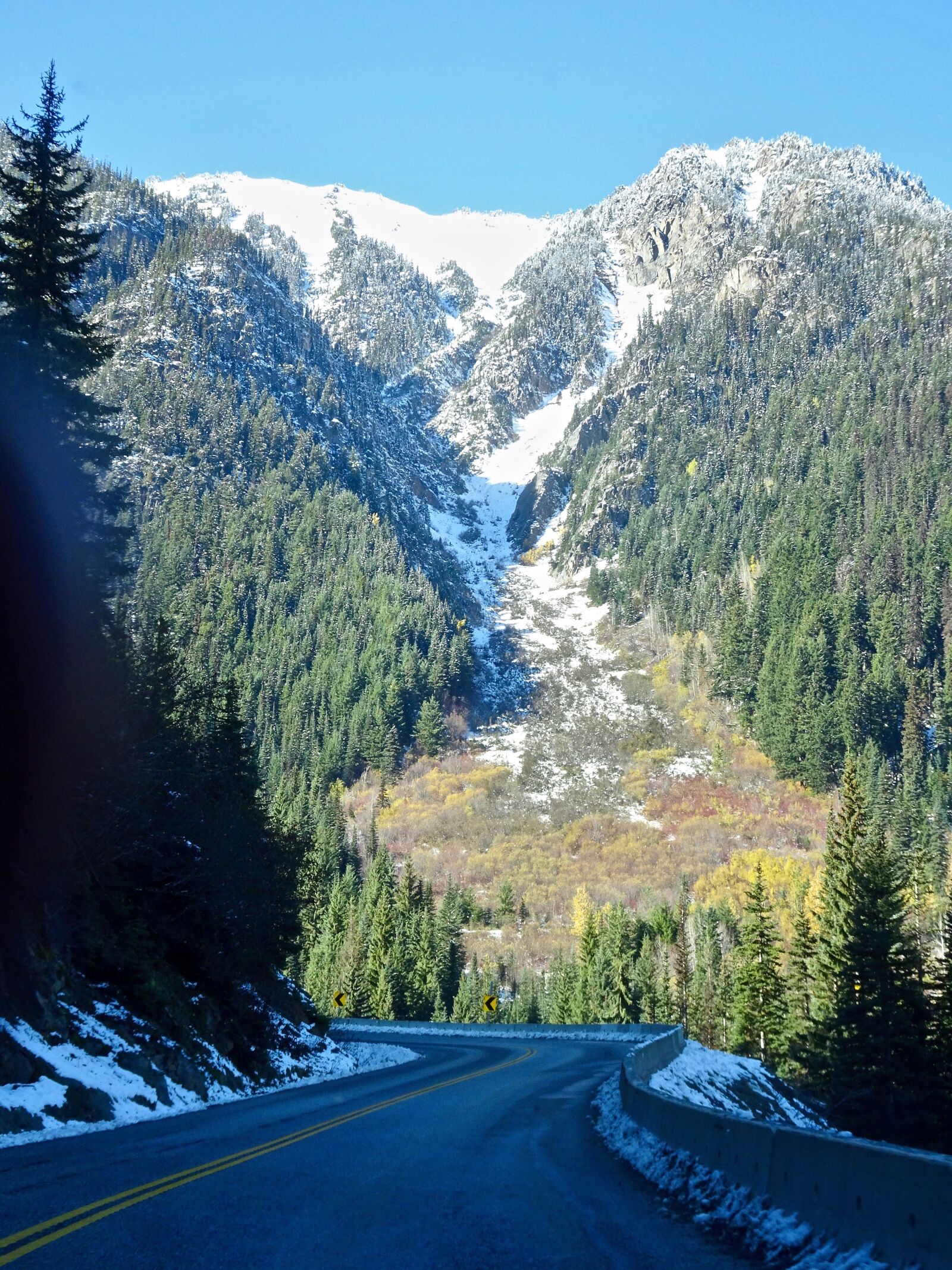 Sony Cyber-shot DSC-HX90V sample photo. Highway, mountains, snow photography