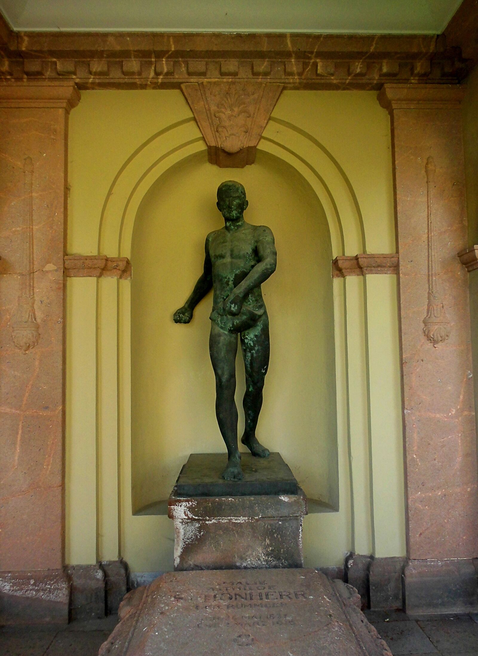 MEDION MD86824 sample photo. Statue, stone, cemetery photography