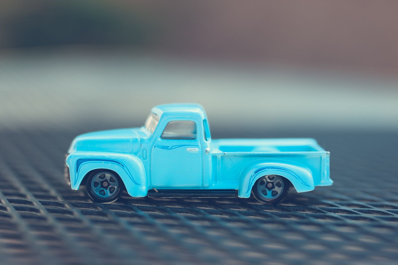 Canon EOS 750D (EOS Rebel T6i / EOS Kiss X8i) sample photo. Pickup, truck, blue photography