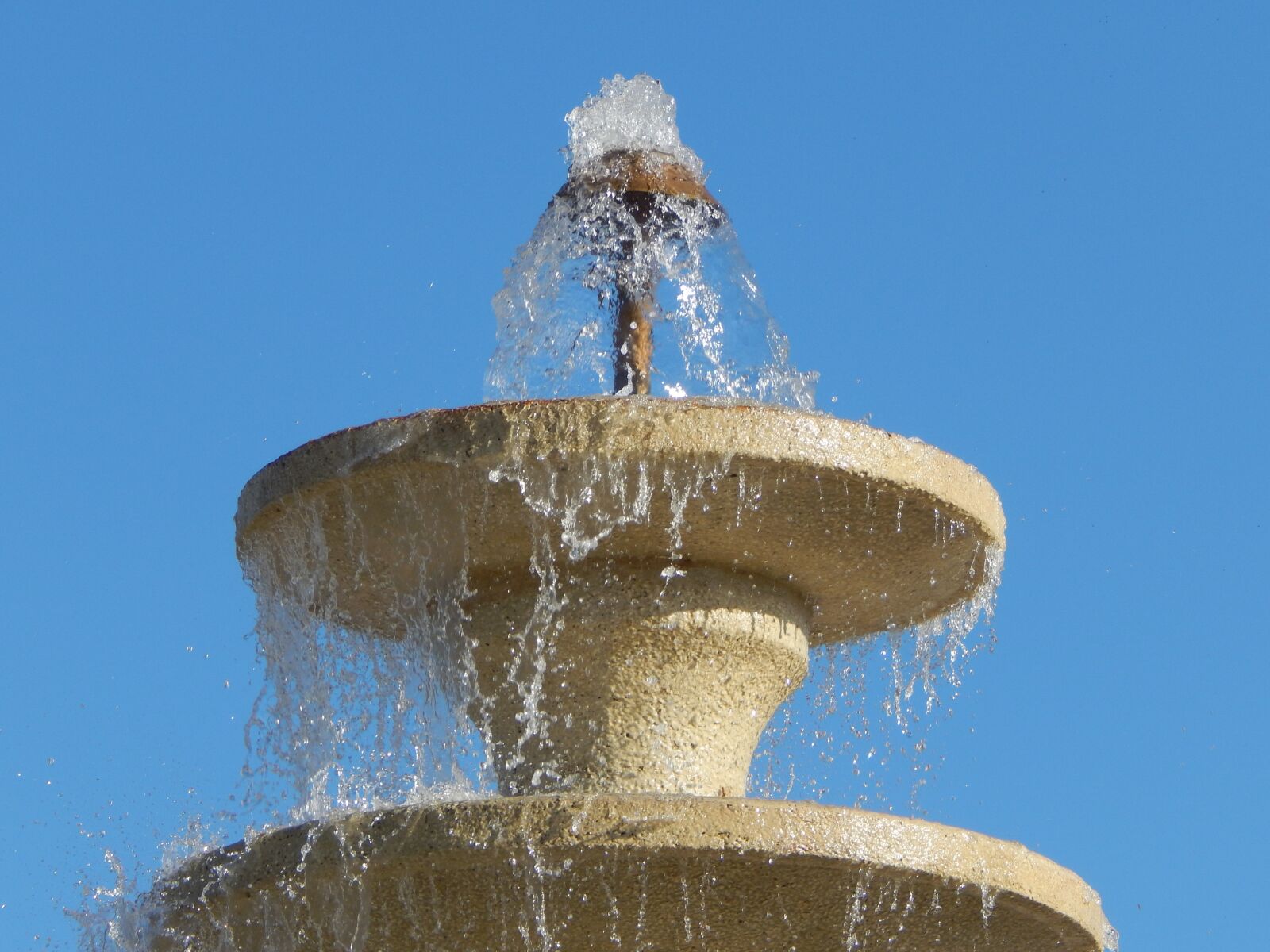 Nikon Coolpix L820 sample photo. Fountain, water, flowing water photography