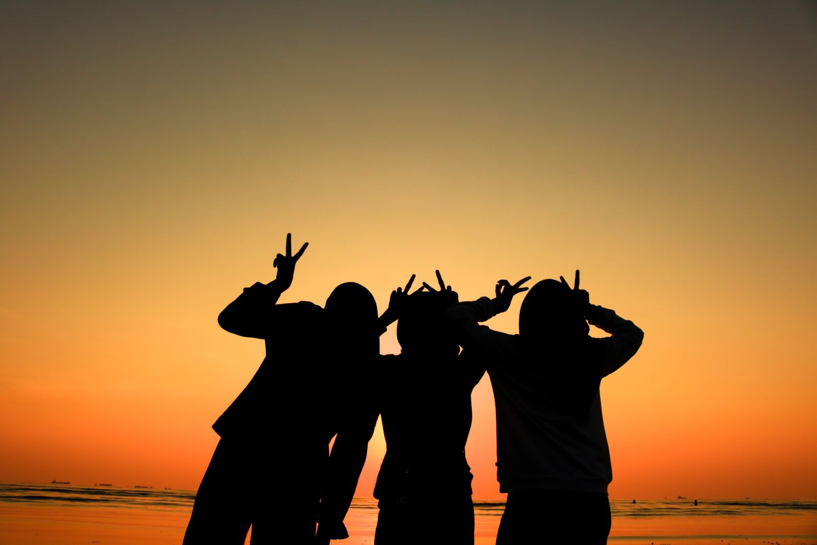 Canon EOS 750D (EOS Rebel T6i / EOS Kiss X8i) sample photo. Friendship, squad, sunrise photography