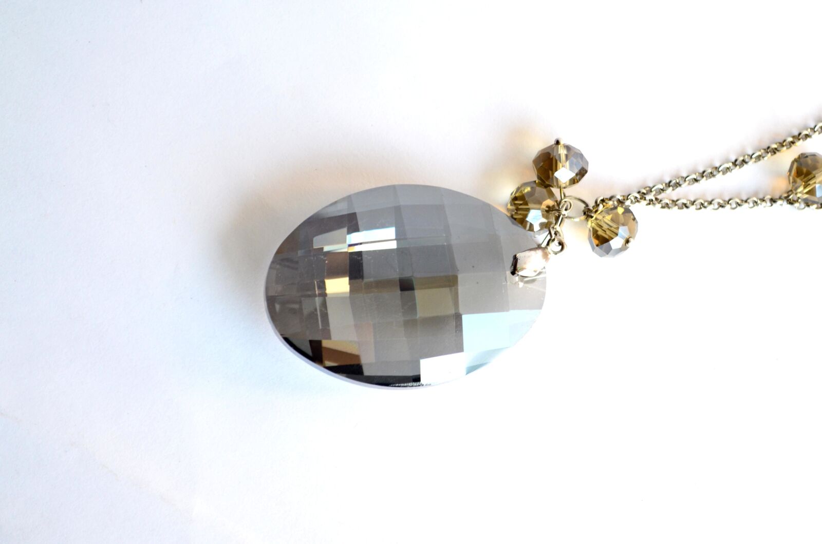 Nikon D5100 sample photo. Crystal, chain, gold, jewelry photography