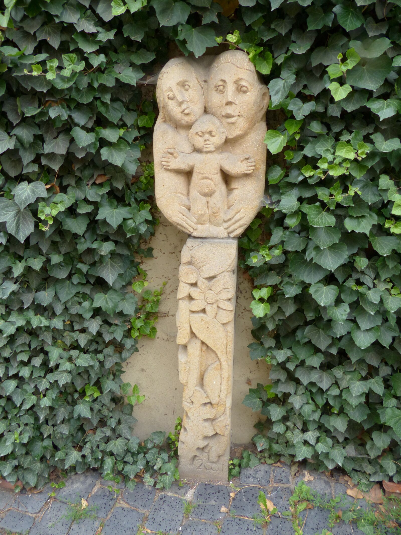 Panasonic Lumix DMC-FZ200 sample photo. Rock face, face, sculptor photography