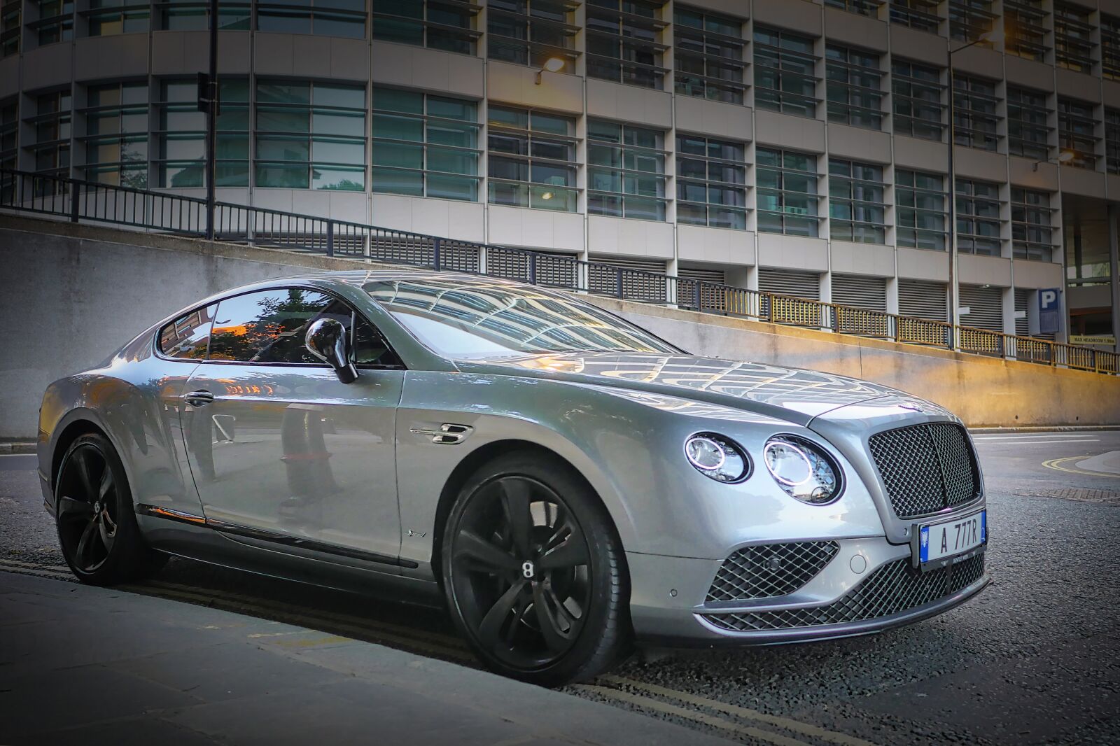 Panasonic Lumix DMC-GX8 sample photo. Bentley, auto, nobel photography