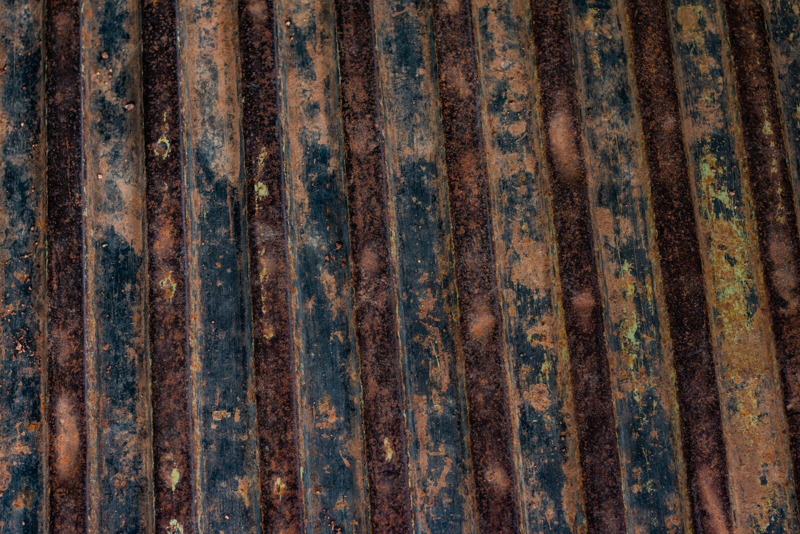 Canon EOS 70D + Canon EF 50mm F1.8 STM sample photo. Corten metal, red steel photography