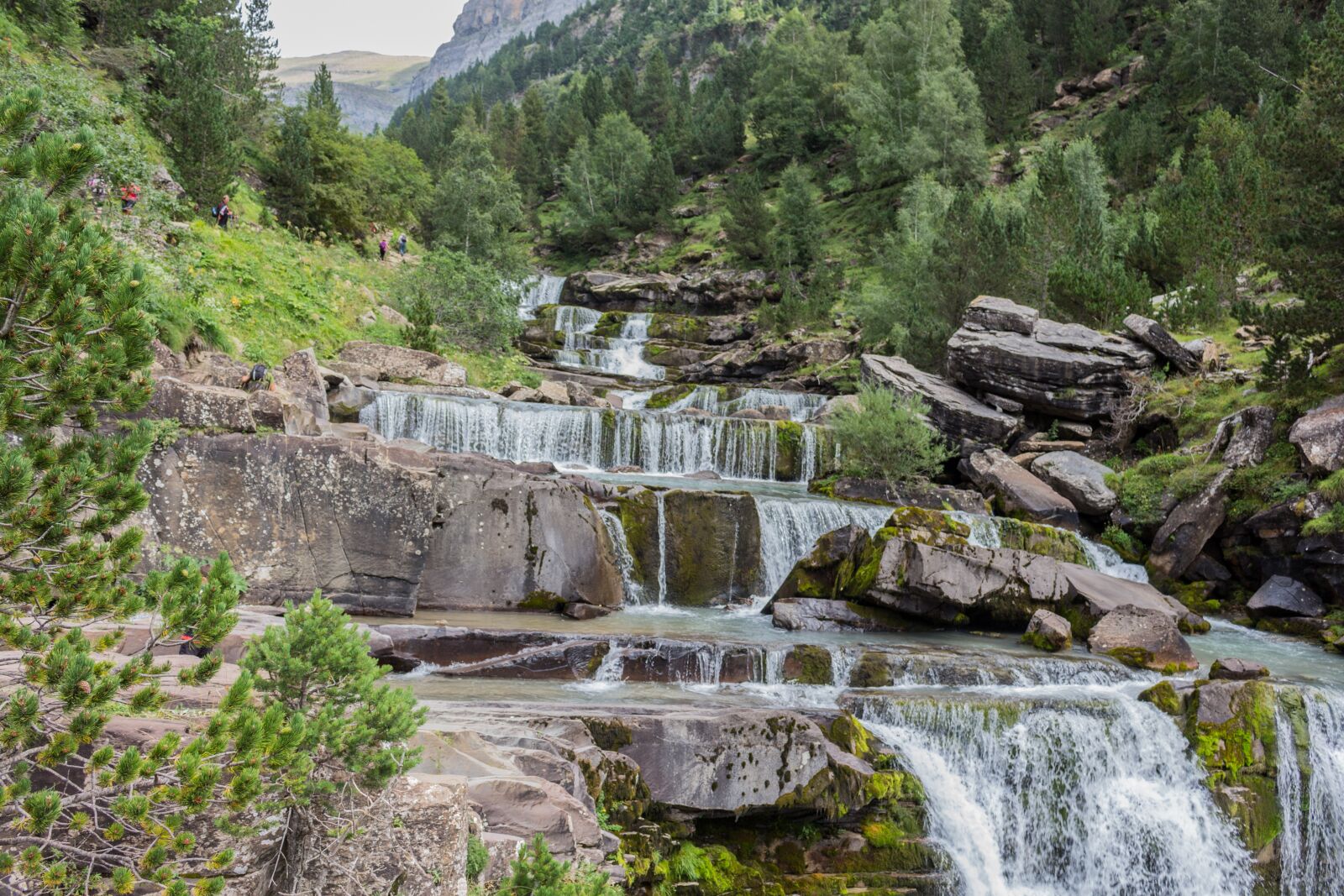 Canon EOS 700D (EOS Rebel T5i / EOS Kiss X7i) sample photo. Landscape, mountains, pyrenees photography