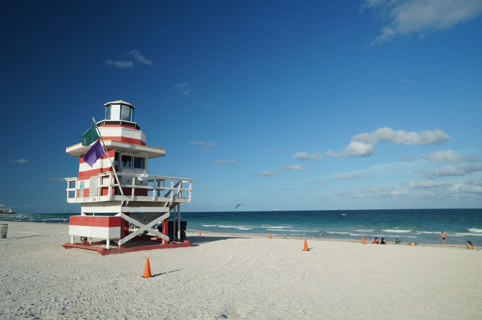 Sony Alpha NEX-F3 + Sony E 16mm F2.8 sample photo. Miami, florida, miami beach photography