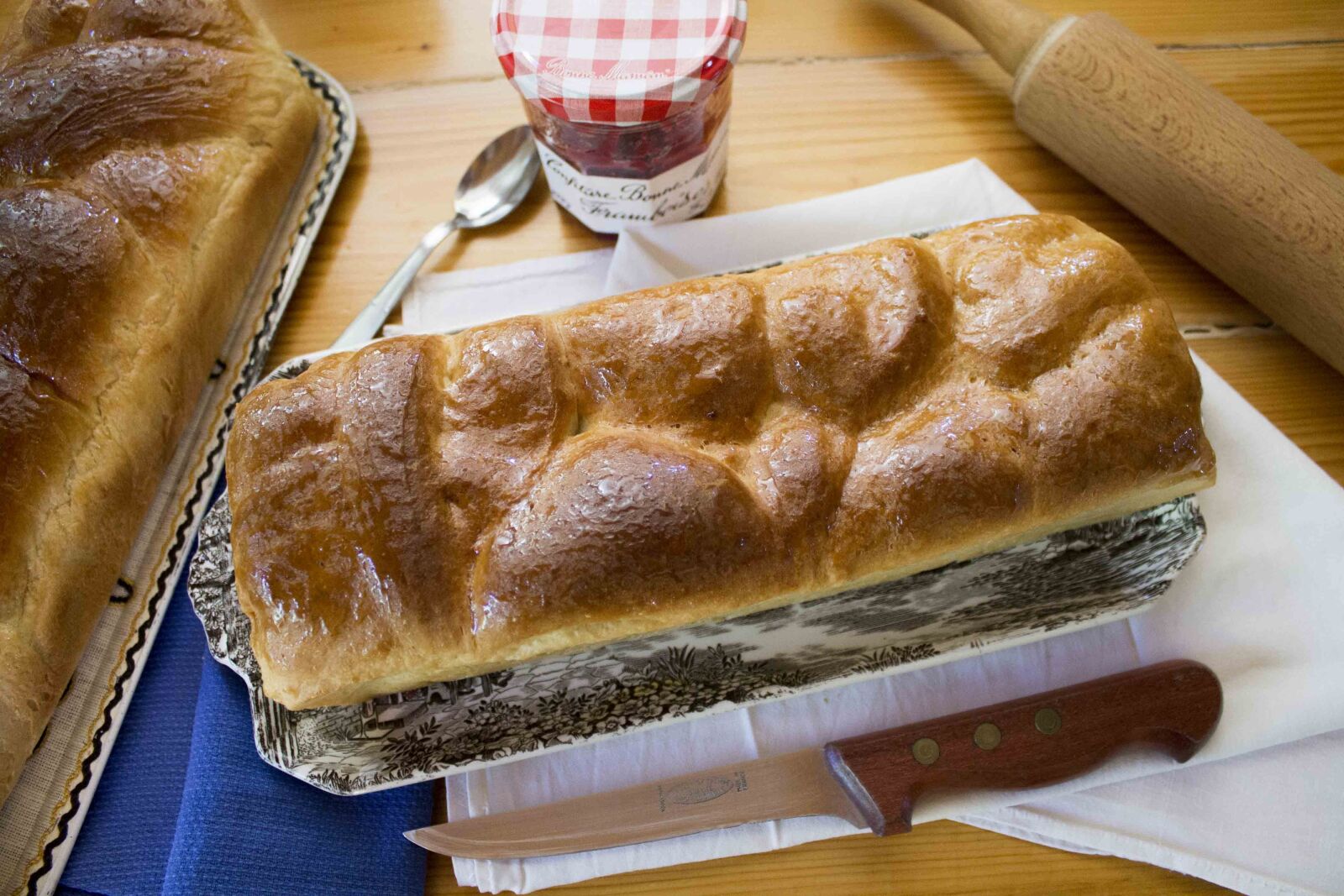 Canon EOS 1100D (EOS Rebel T3 / EOS Kiss X50) sample photo. Brioche, vegan, without milk photography