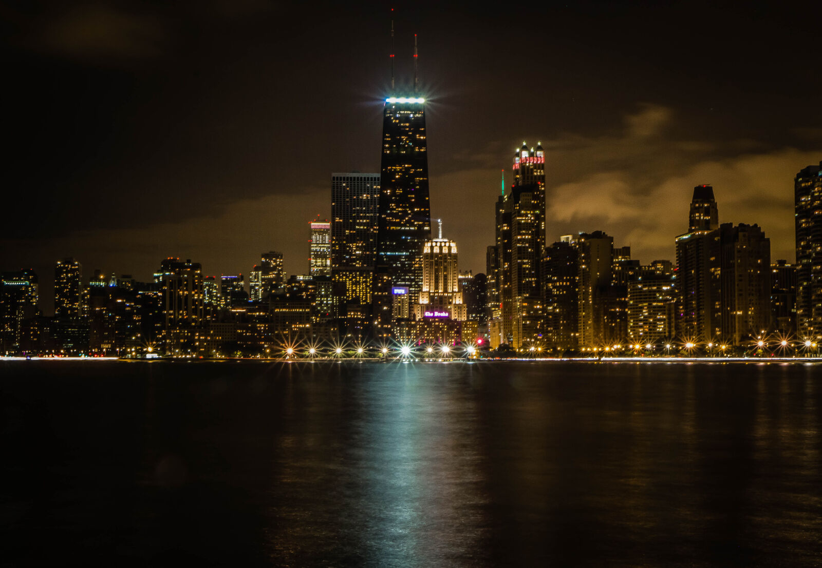 Canon EOS 60D + Canon EF-S 17-55mm F2.8 IS USM sample photo. Chicago, cityscape, long, exposure photography