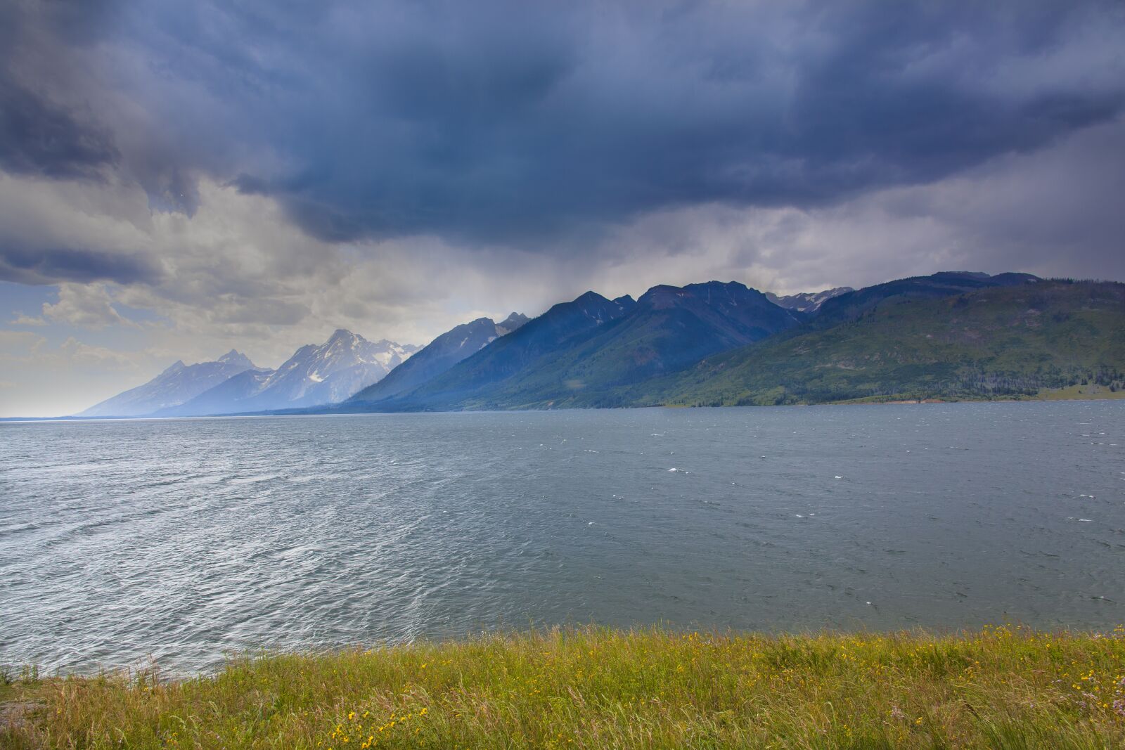 Canon EOS 5D Mark II sample photo. Lake, mountains, grass photography