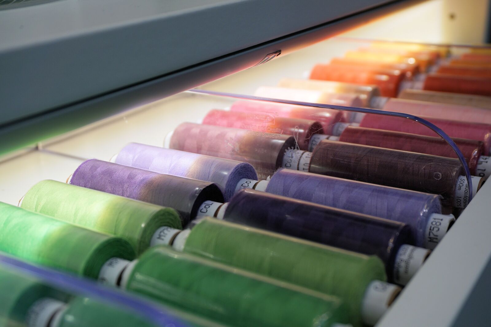 Sony a6000 sample photo. Thread, fadenrolle, colorful photography