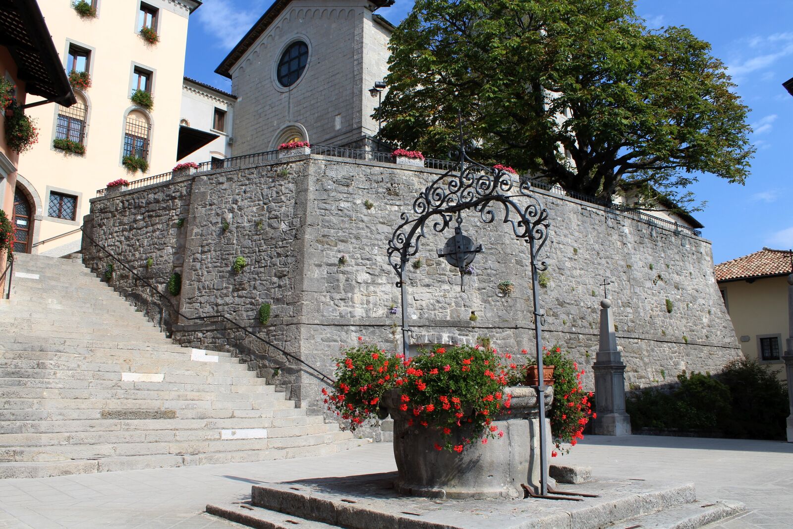 Canon EOS 1300D (EOS Rebel T6 / EOS Kiss X80) sample photo. Sanctuary, castel monte, italy photography