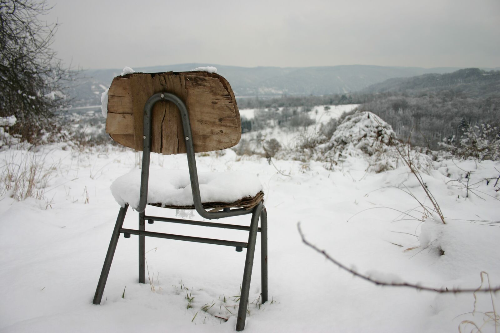 Canon EOS 300D (EOS Digital Rebel / EOS Kiss Digital) sample photo. Winter, chair, lonely photography