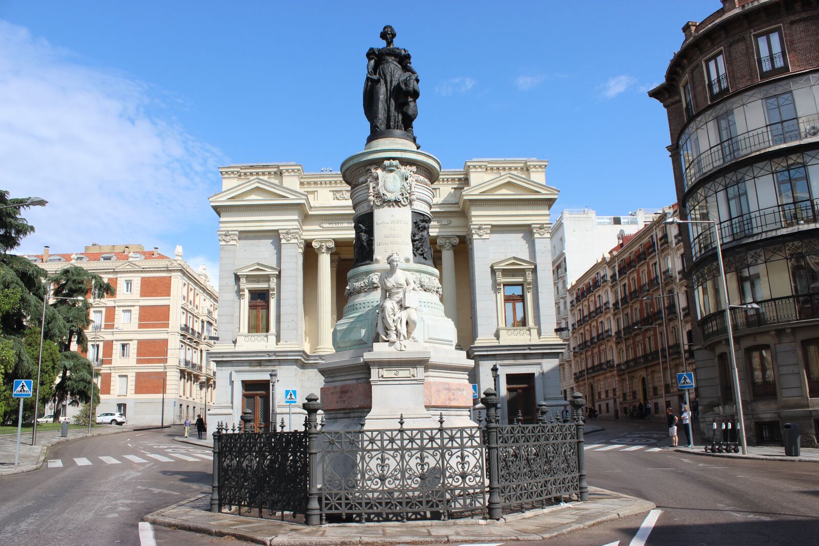 Canon EOS 600D (Rebel EOS T3i / EOS Kiss X5) sample photo. Madrid, spain, city photography