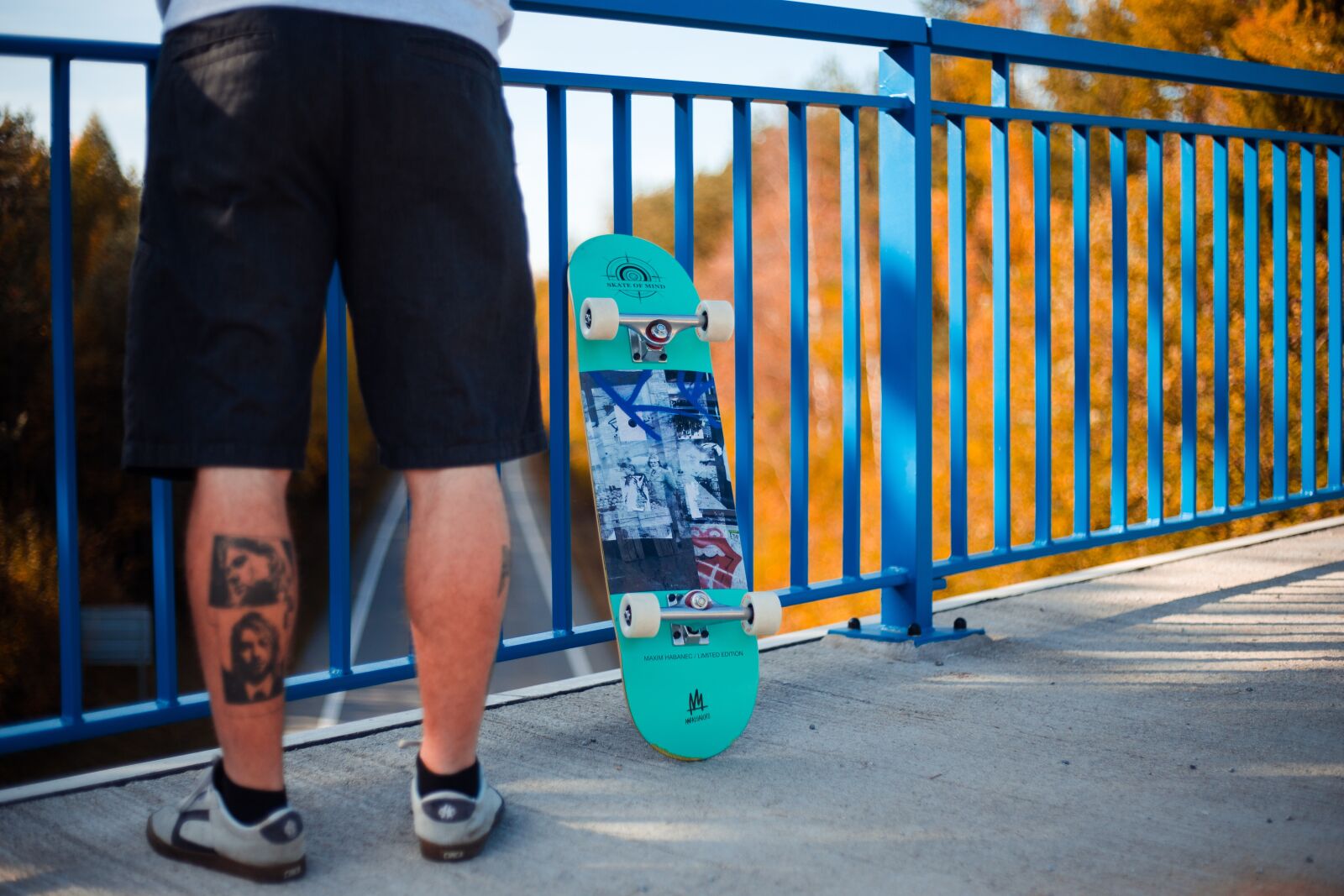 Canon EF 50mm F1.8 II sample photo. Skateboard, man, autumn photography