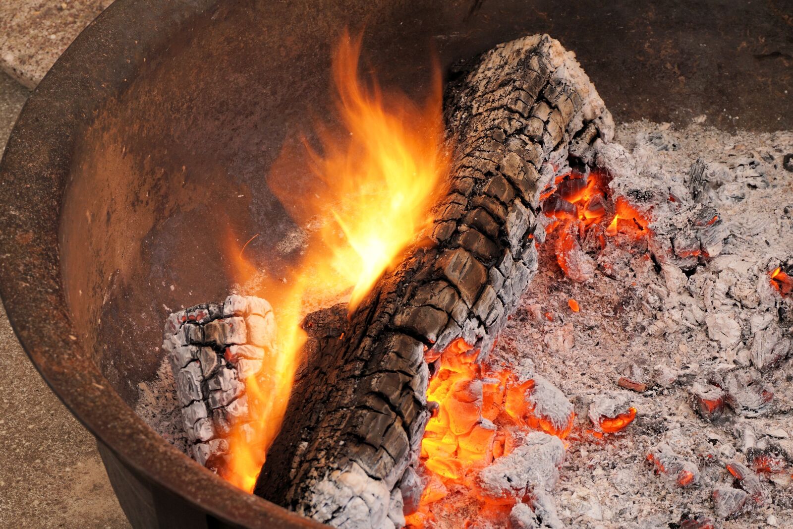 Sony a6000 sample photo. Fire, flame, wood photography